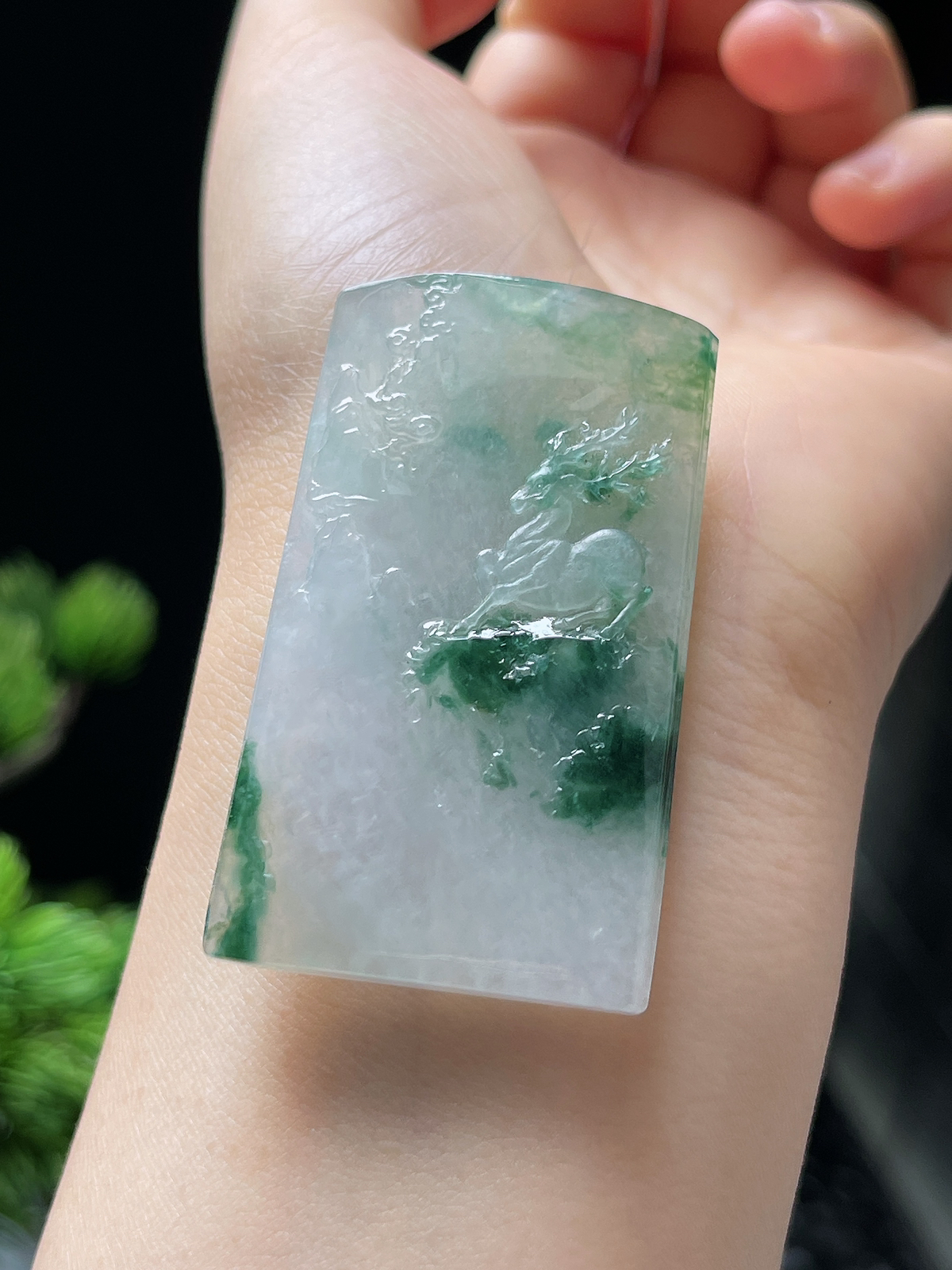 翡翠冰糯种飘绿山水牌