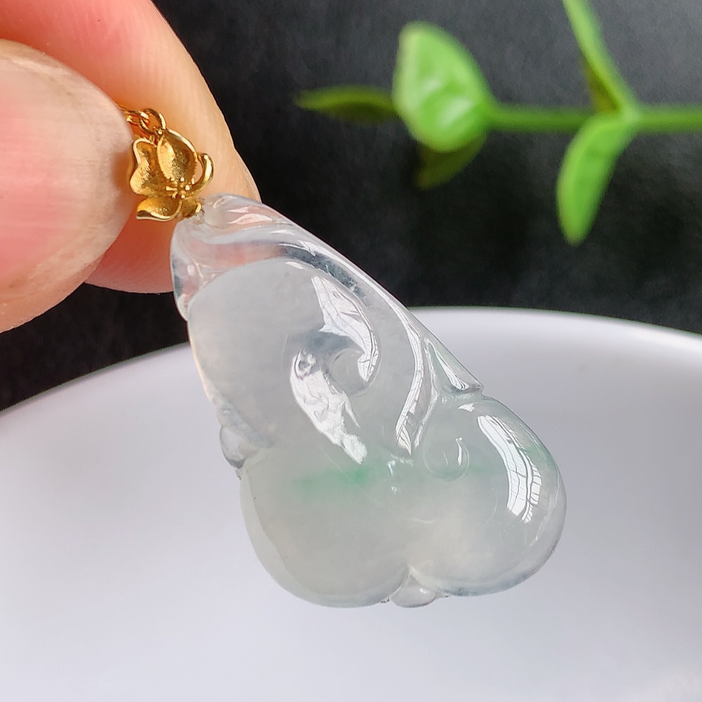 18k金扣冰润飘花吉祥如意翡翠吊坠  寓意“万事如意，吉祥如意,福寿绵长 心想事成”饱满大气，通透水润  W03.27  尺寸：25.8-15.2-4.8mm