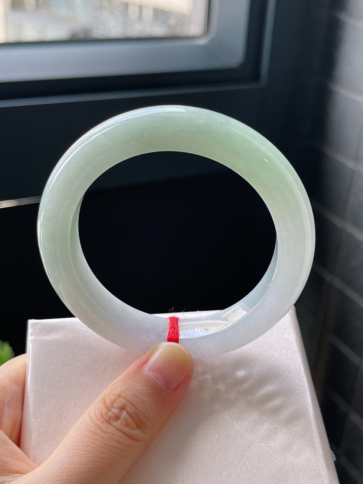 正圈53.2圈口，翡翠冰糯种浅绿色手镯