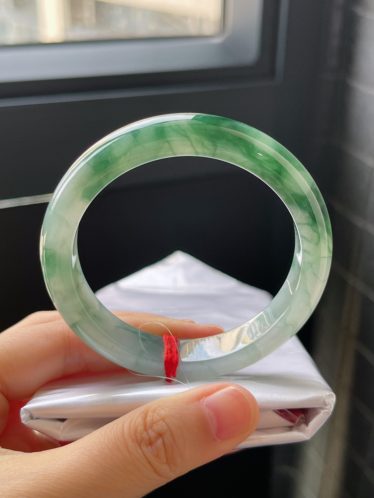 正圈54.3圈口，翡翠冰糯种淡绿色手镯