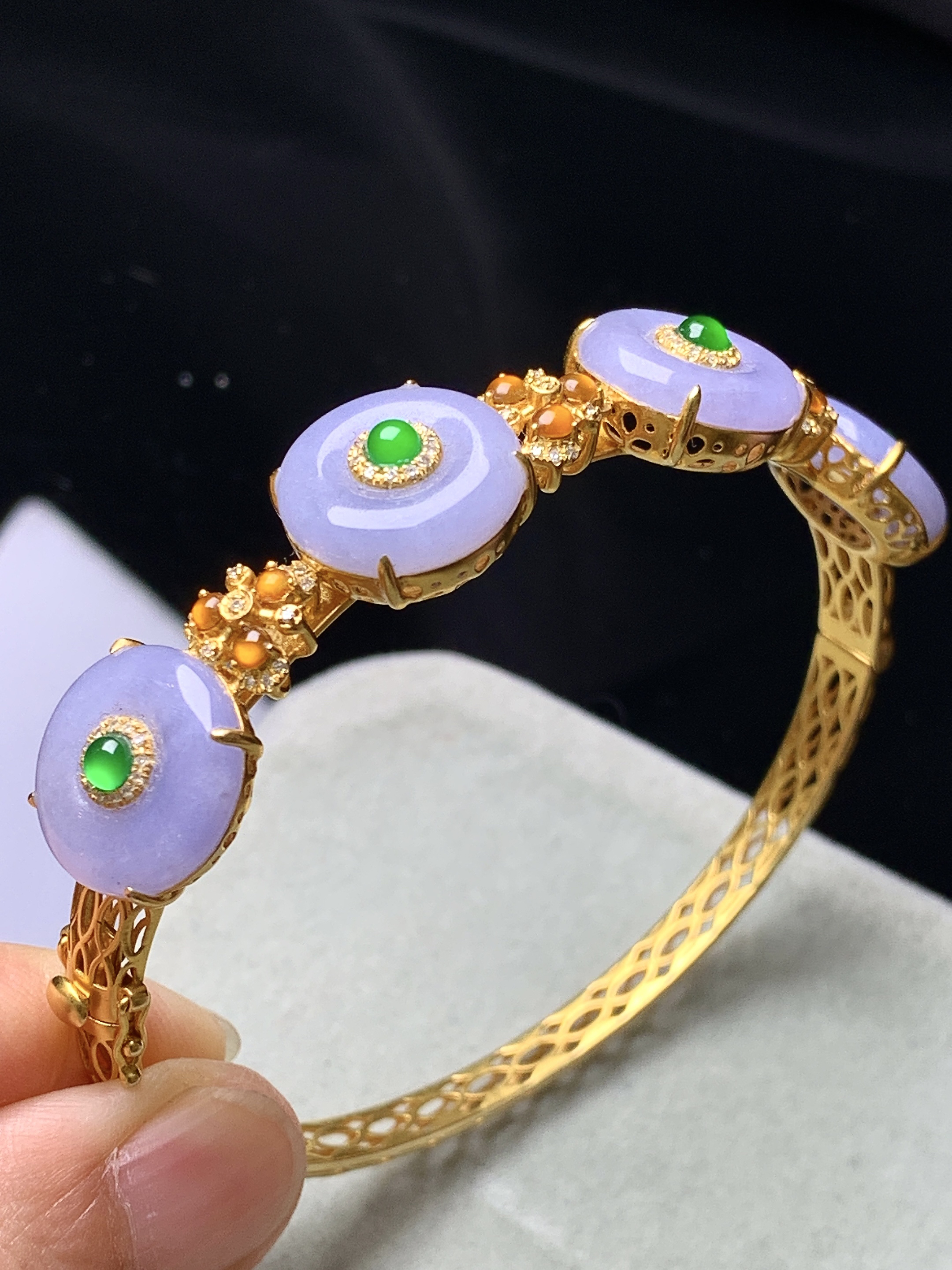 18k金钻镶嵌紫罗兰平安扣手镯 玉质细腻 色泽艳丽清新 水润亮眼 圈口58.5 裸石尺寸13.5*3