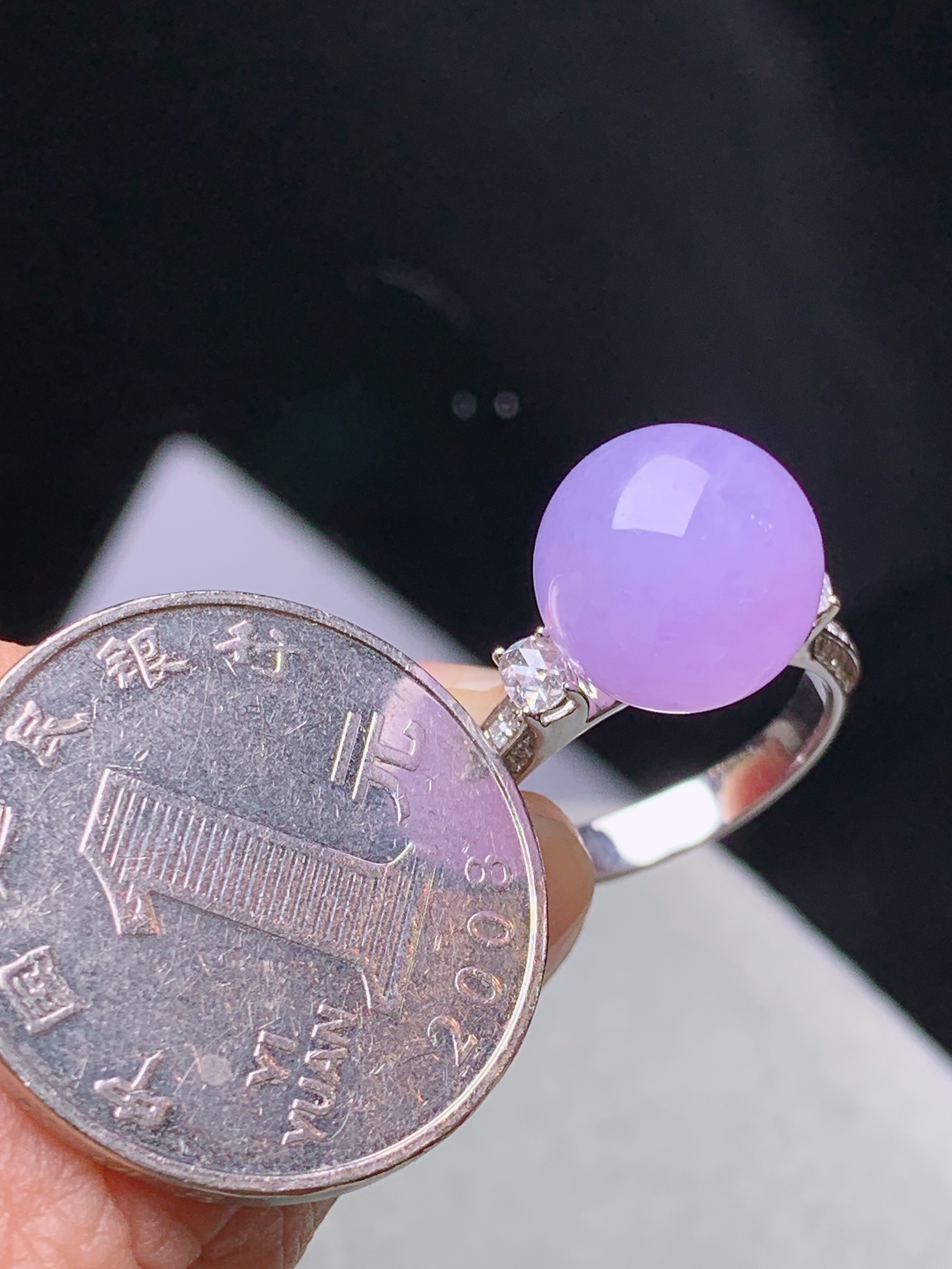 18k金钻镶嵌紫罗兰圆珠戒指 玉质细腻 色泽艳丽清新 水润亮眼 圈口14 整体尺寸11.5c4