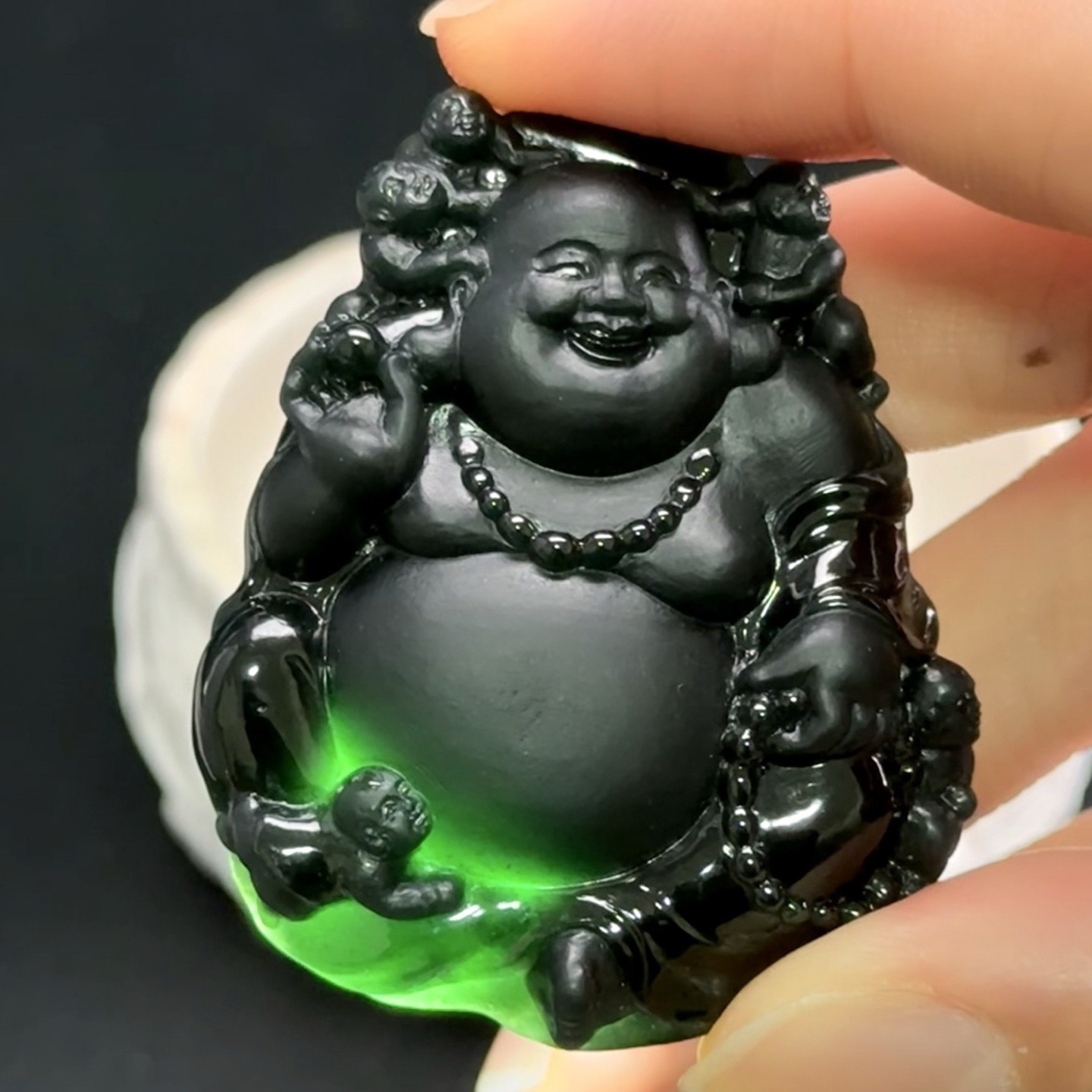 精品墨翠送子佛 种好色正 打灯通透 油性十足  尺寸48.3