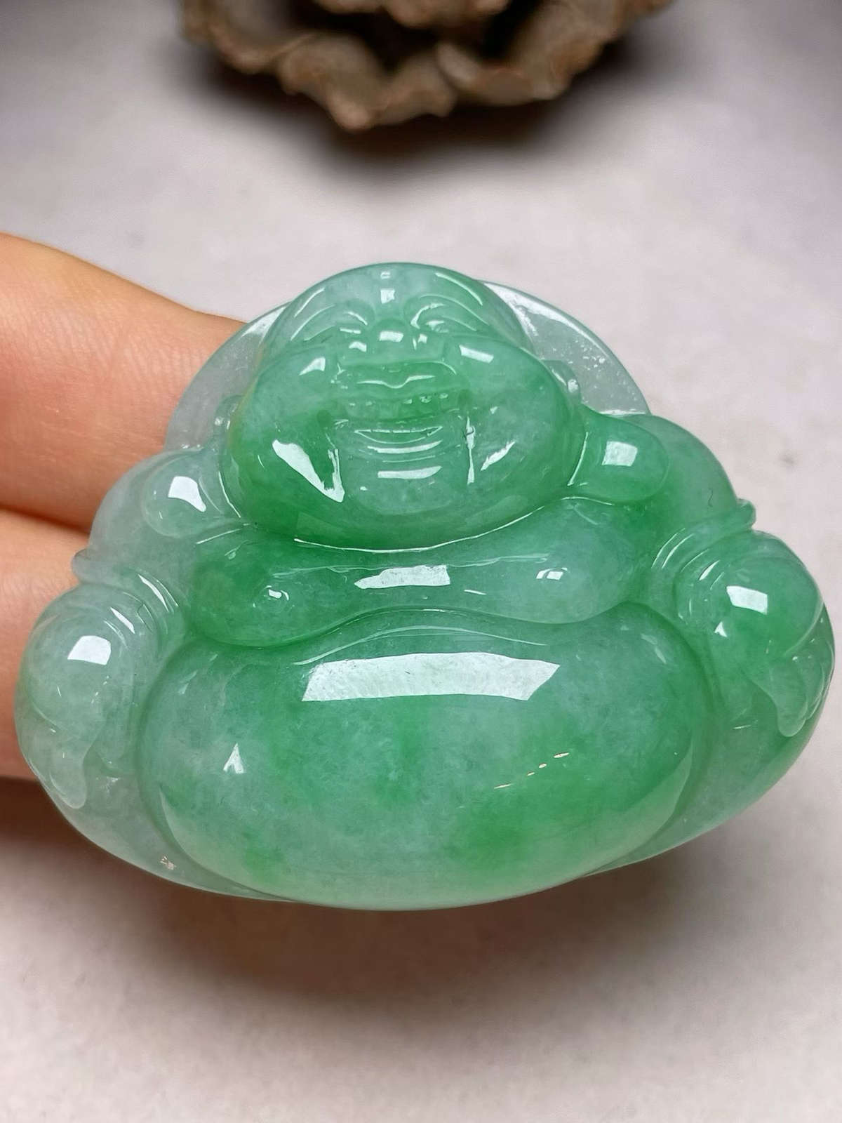 冰糯种飘绿【佛公】吊坠、种水好，玉质细腻 ，卖相好.