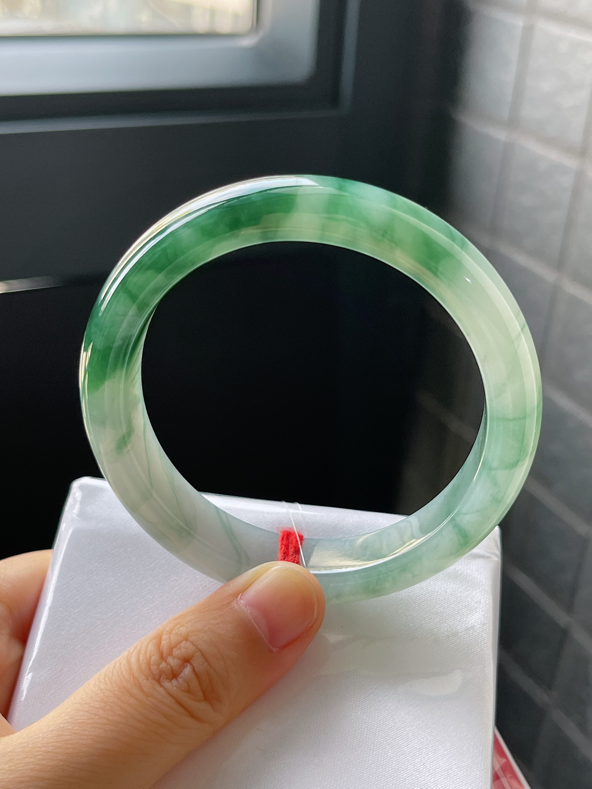 正圈54.3圈口，翡翠冰糯种淡绿色手镯