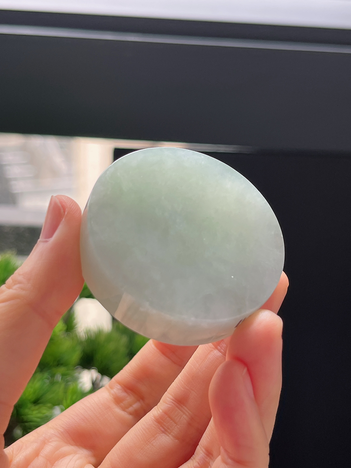 翡翠淡绿色镯心