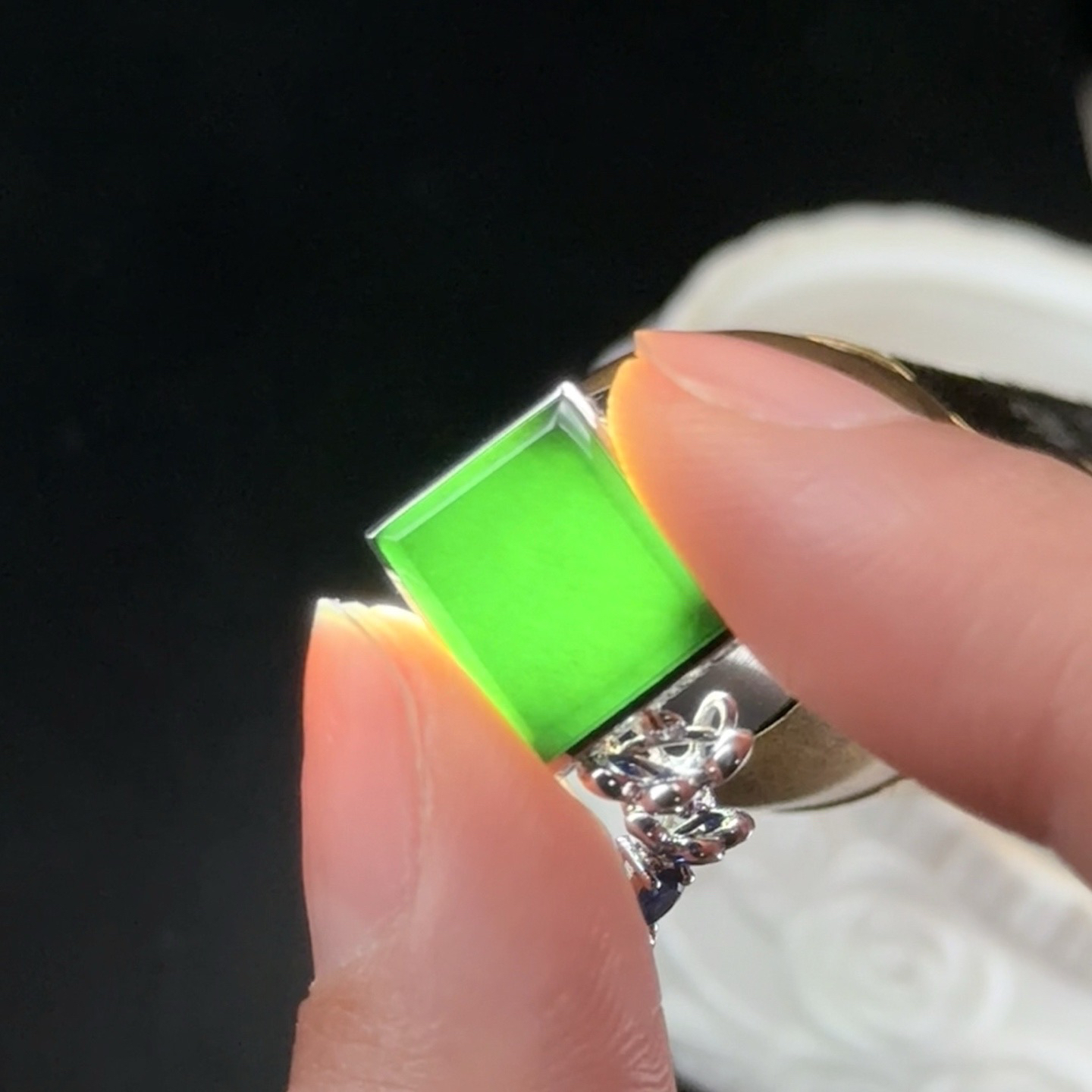 精品18k墨翠耳坠 种好色正 黑度极好 打灯通透 油性十足 尺寸12.3