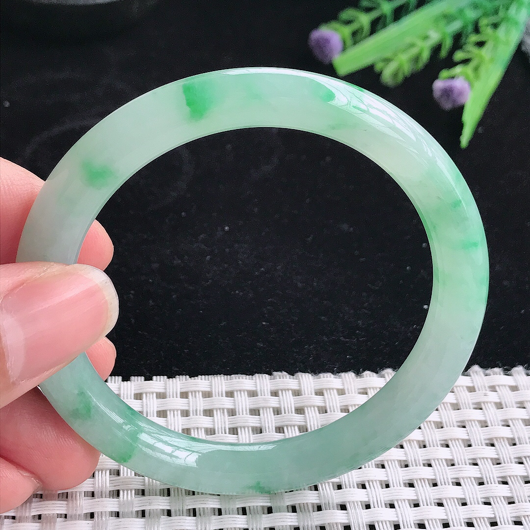 实拍A货翡翠55.5/8.5老坑冰润冰阳绿圆条手镯翡翠玉镯平安镯