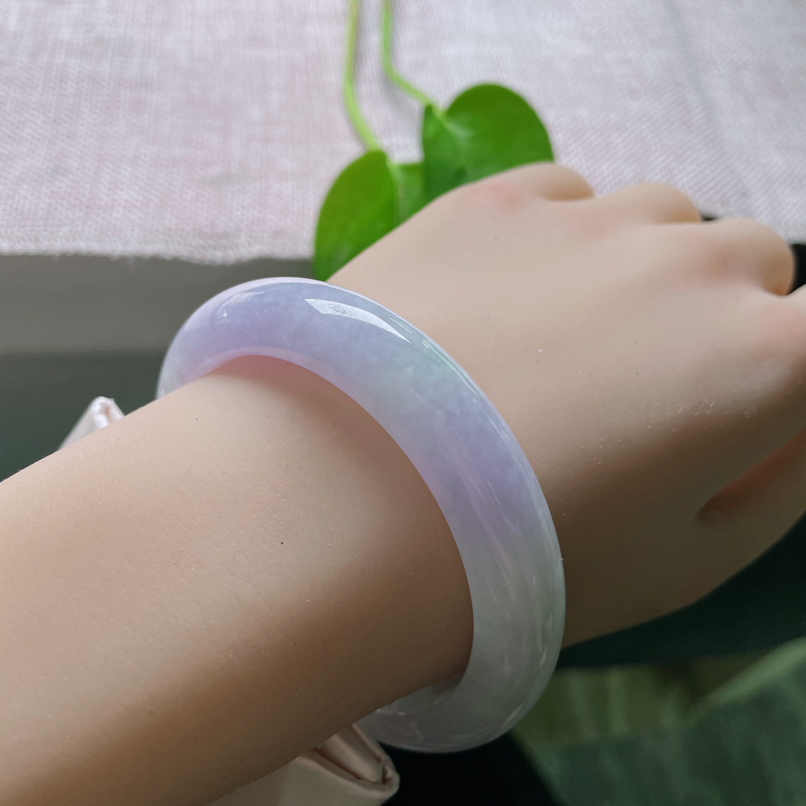 56/12.2/8.7紫罗兰正圈，抬手间尽显东方女子的婉约风骨，配旗袍或素衣都能瞬间提升格调。ss51753a..