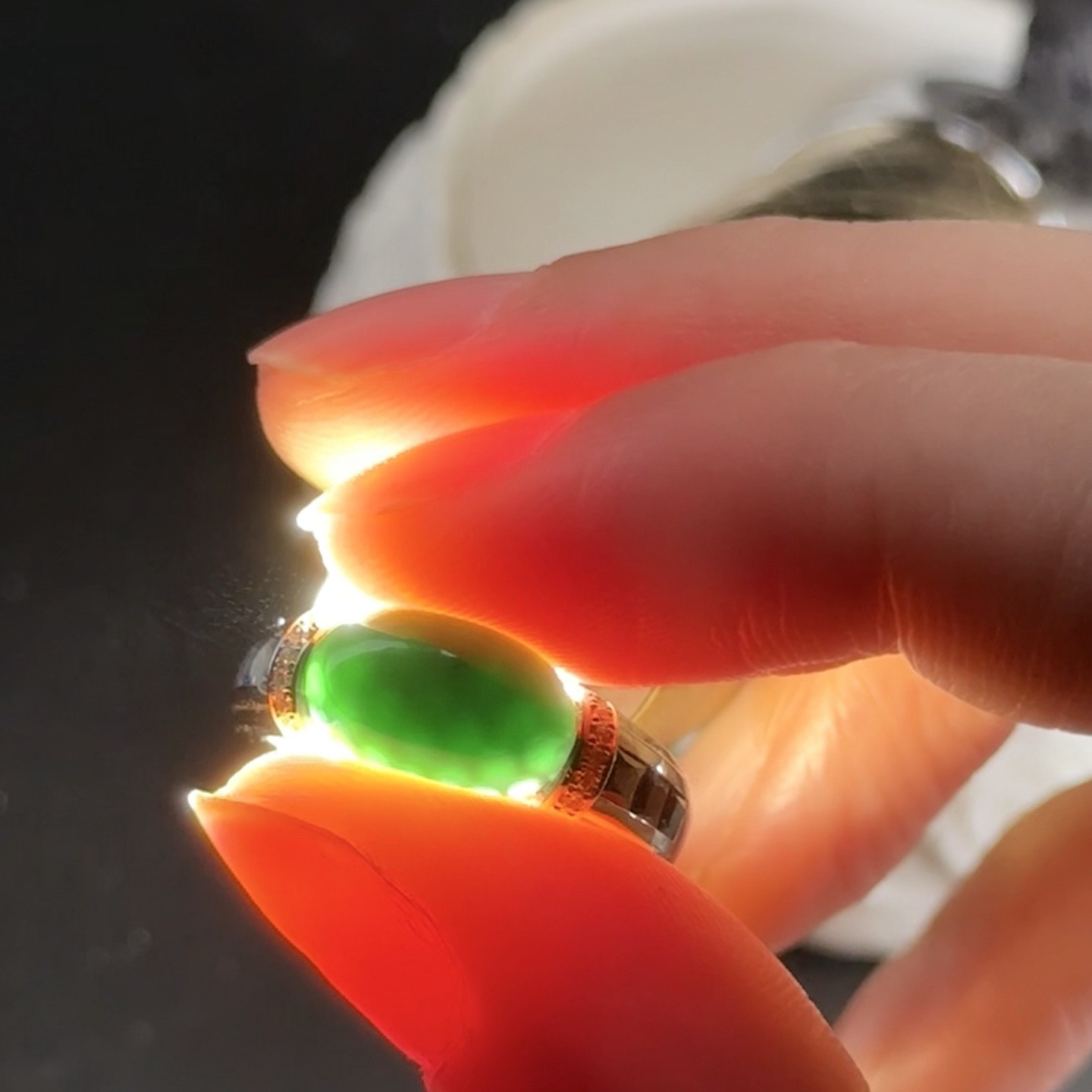 精品18k墨翠豪镶蛋面女戒 种好色正 黑度极好 打灯通透 重金豪镶有质感 尺寸11.6