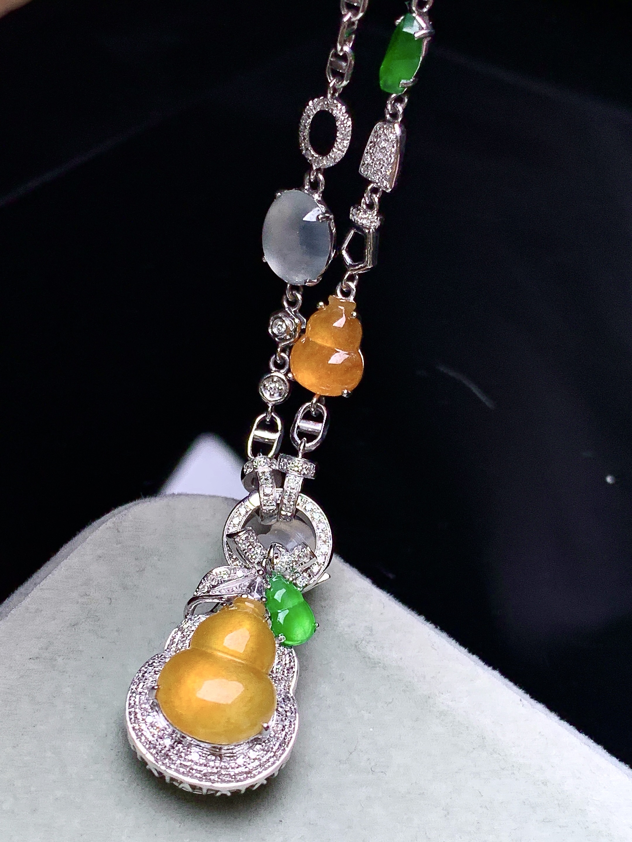 18k金钻镶嵌冰黄翡葫芦项链吊坠多用款 玉质细腻 色泽艳丽清新 水润亮眼 整体尺寸20.6*13*10x2