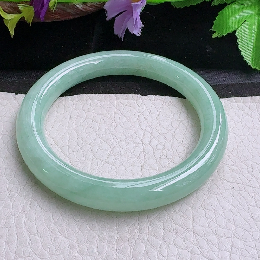 n实拍55*9.6*9.5美人镯 缅甸翡翠a货手镯果绿秀气圆条玉镯子