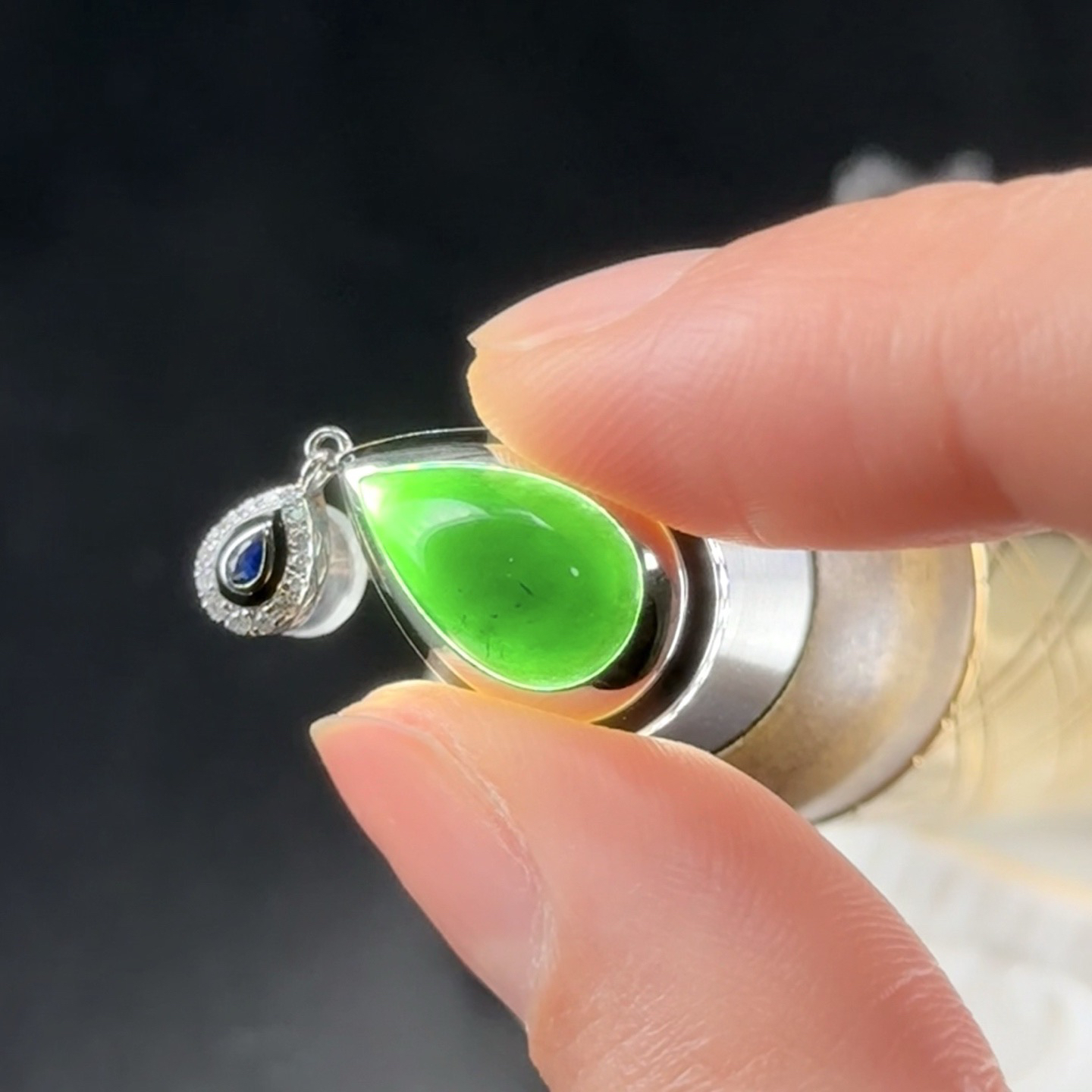 精品18k墨翠水滴耳坠 种好色正 黑度极好 打灯通透 油性十足 尺寸16.7mm