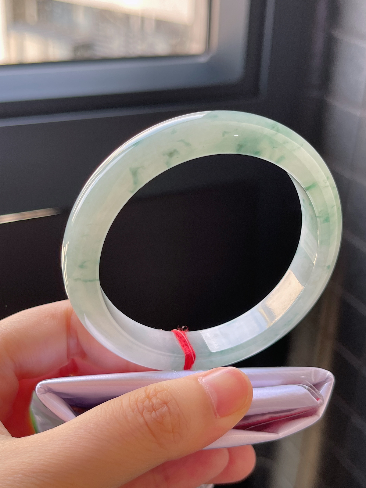 正圈55.8圈口，翡翠冰糯种飘绿手镯