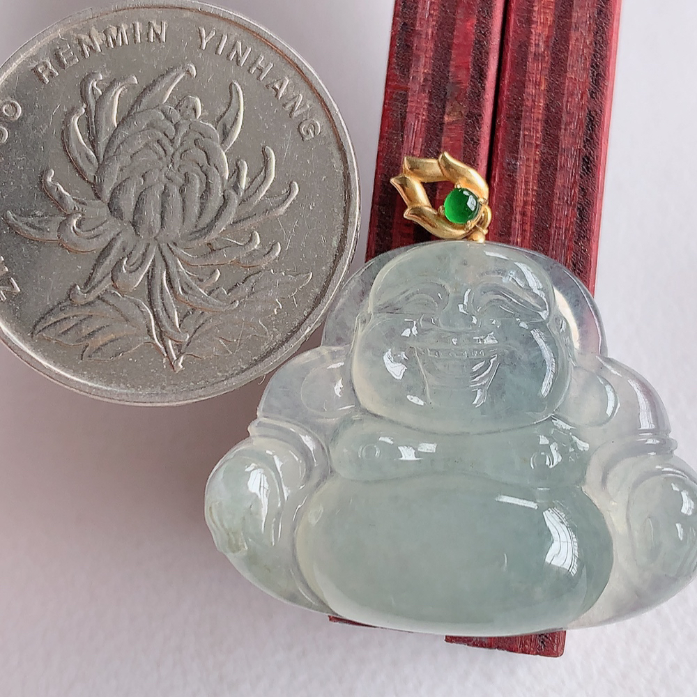 18k金扣冰润佛公挂件 玉质细腻  精雕弥勒佛，笑佛福耳垂肩，面相喜庆，开怀大笑，憨态可掬。惟妙惟肖，寓意福禄双全，吉祥美满，笑口常开 W03.27  尺寸：23.5-30.3-7.5mm
