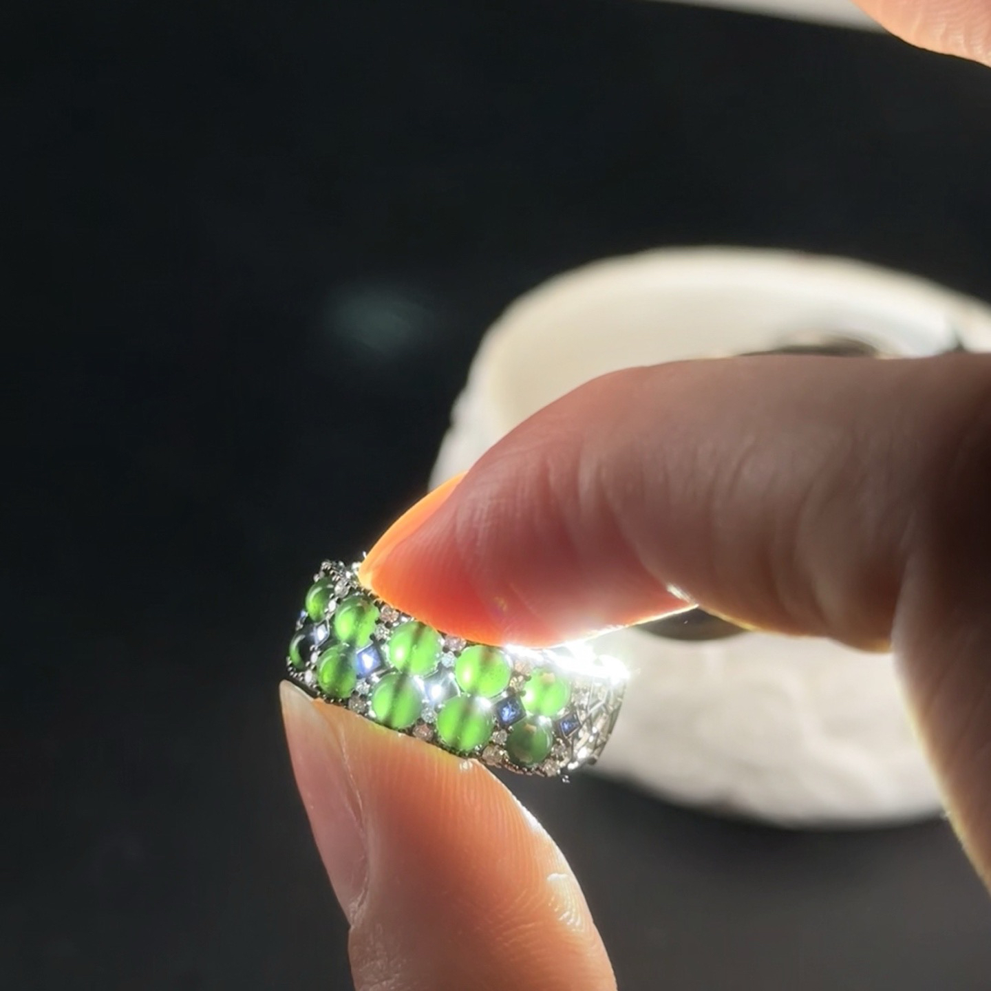 精品18k墨翠珠子女戒 种好色正 黑度极好 打灯通透 油性十足