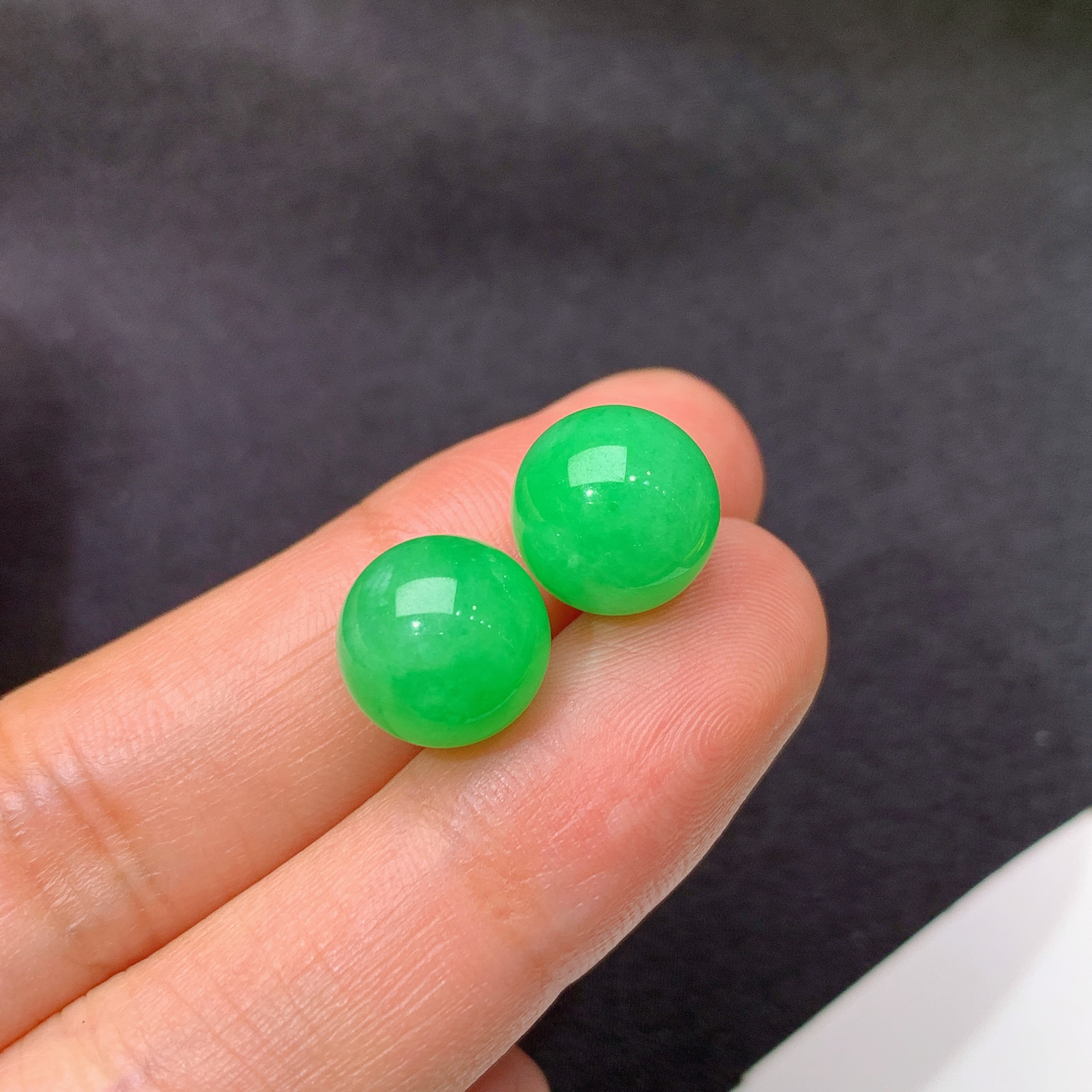 翠绿圆珠一对，镶嵌佳品，冰润色阳，种水足，Styh  直径10.2