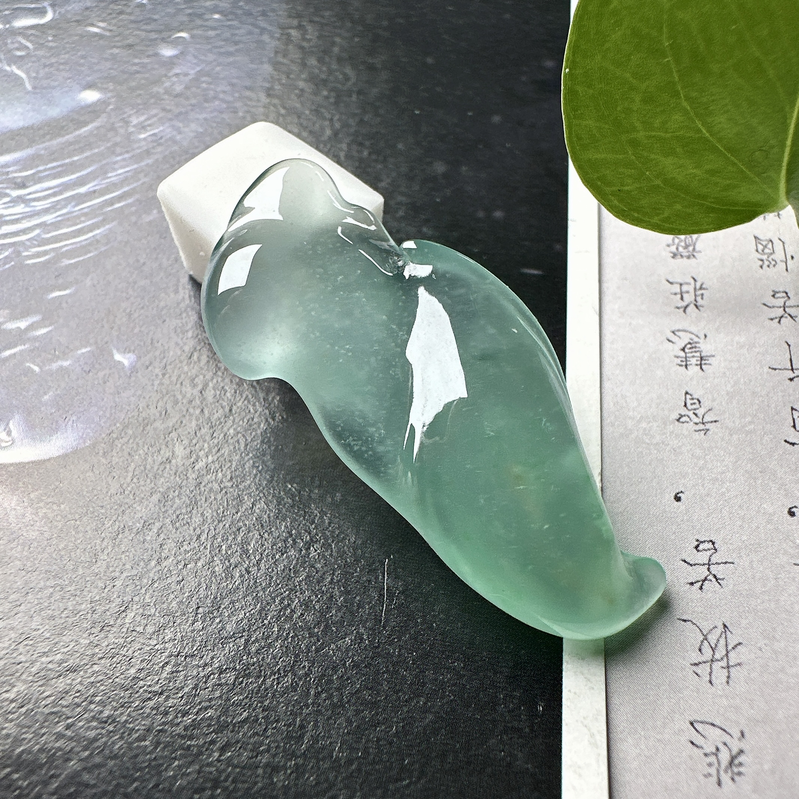 【冰种随形裸石】质地细腻，冰润十足，种老冰透，收藏品质