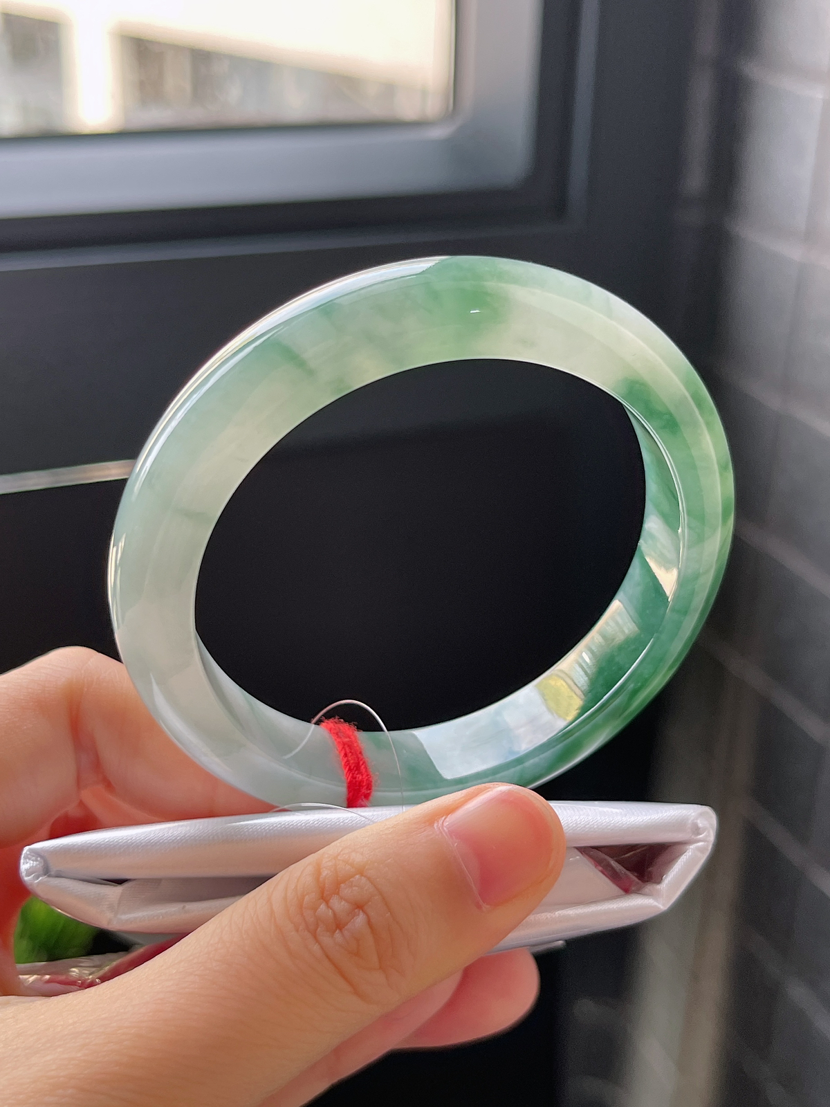 正圈54.3圈口，翡翠冰糯种淡绿色手镯