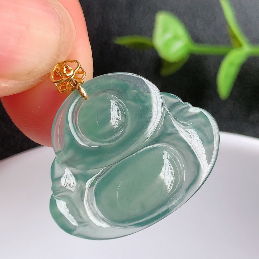 18k金扣蓝冰佛公挂件 玉质细腻  精雕弥勒佛，笑佛福耳垂肩，面相喜庆，开怀大笑，憨态可掬。惟妙惟肖，寓意福禄双全，吉祥美满，笑口常开 W03.27  尺寸：21-25.5-3.3mm