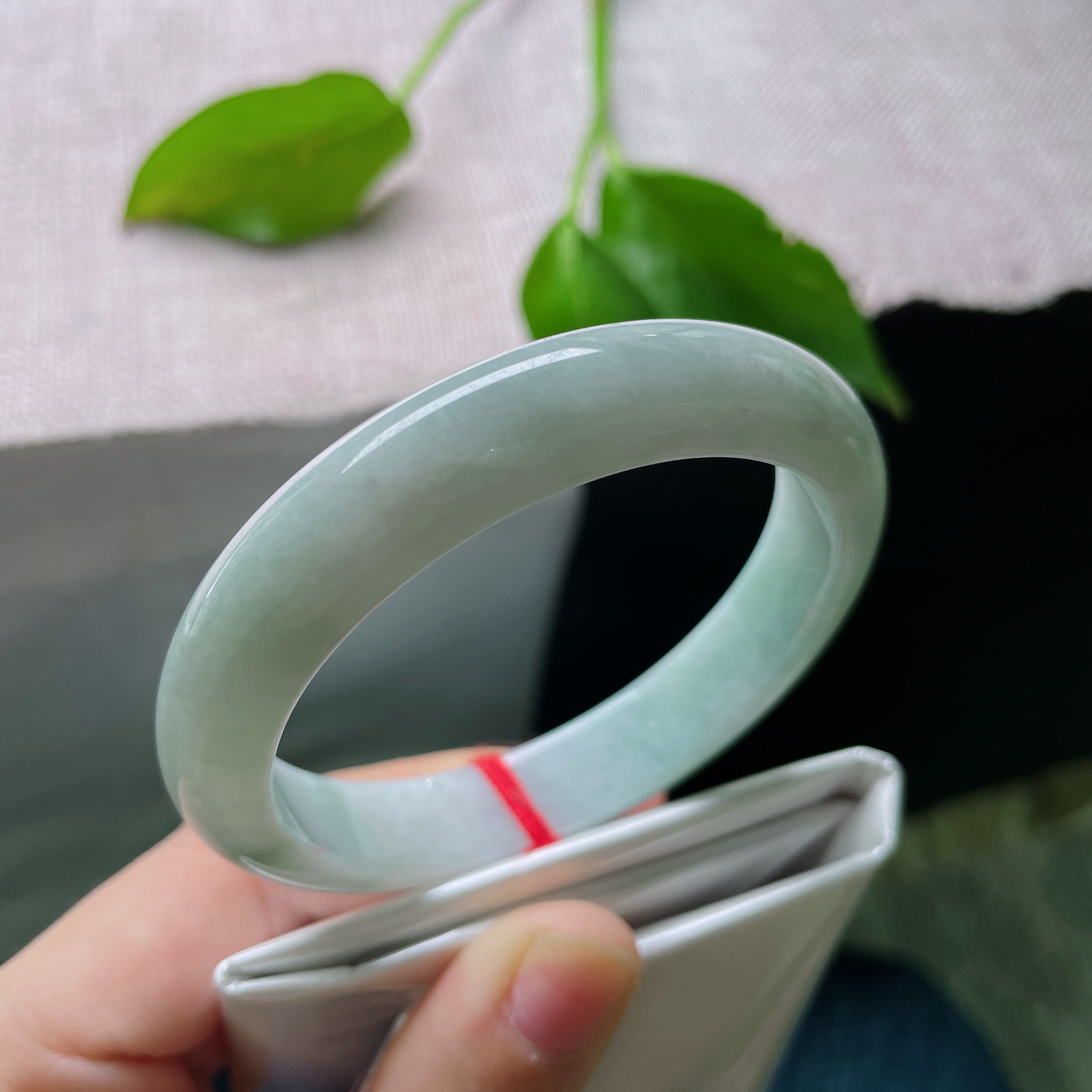 56.3/11.8/7.5，浅绿底正圈，水润，细腻，佩戴优雅端庄，皮纹，ss50587a..