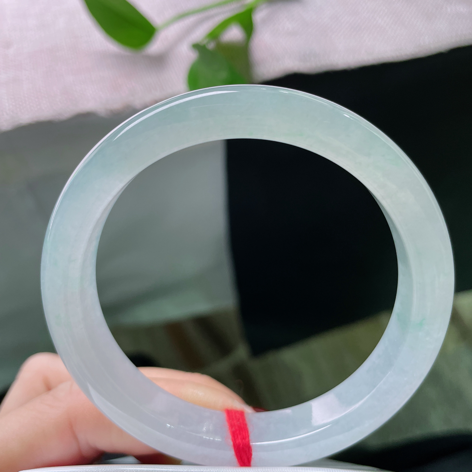 59.8/12.1/8.4冰晴底正圈，不追求浓艳，胜在干净、透亮、气质，像雨后的晴空或初融的冰湖。ss49732a..