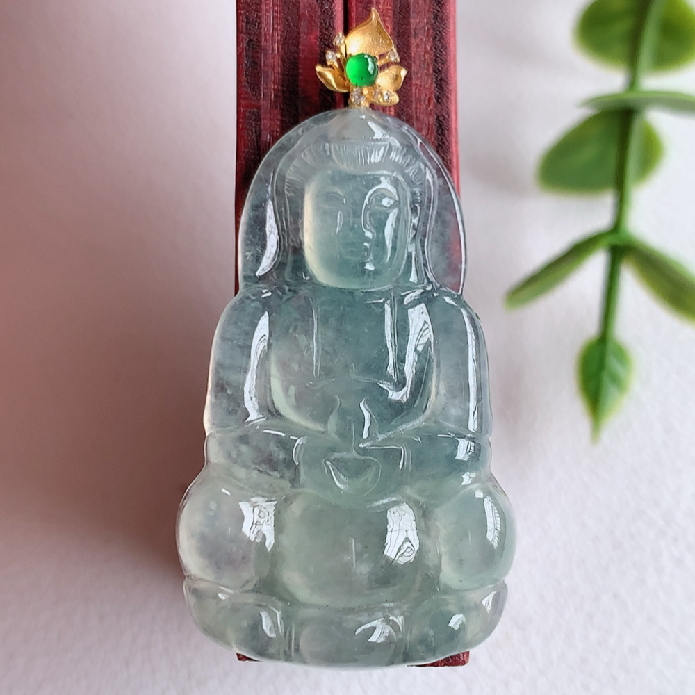 18k金扣冰润精雕观音吊坠，法相端庄大气，工艺精湛，种色浓郁，细腻饱满冰润，种老水足，收藏佳品，佩戴大气  W03.27   尺寸：33-20.5-4mm