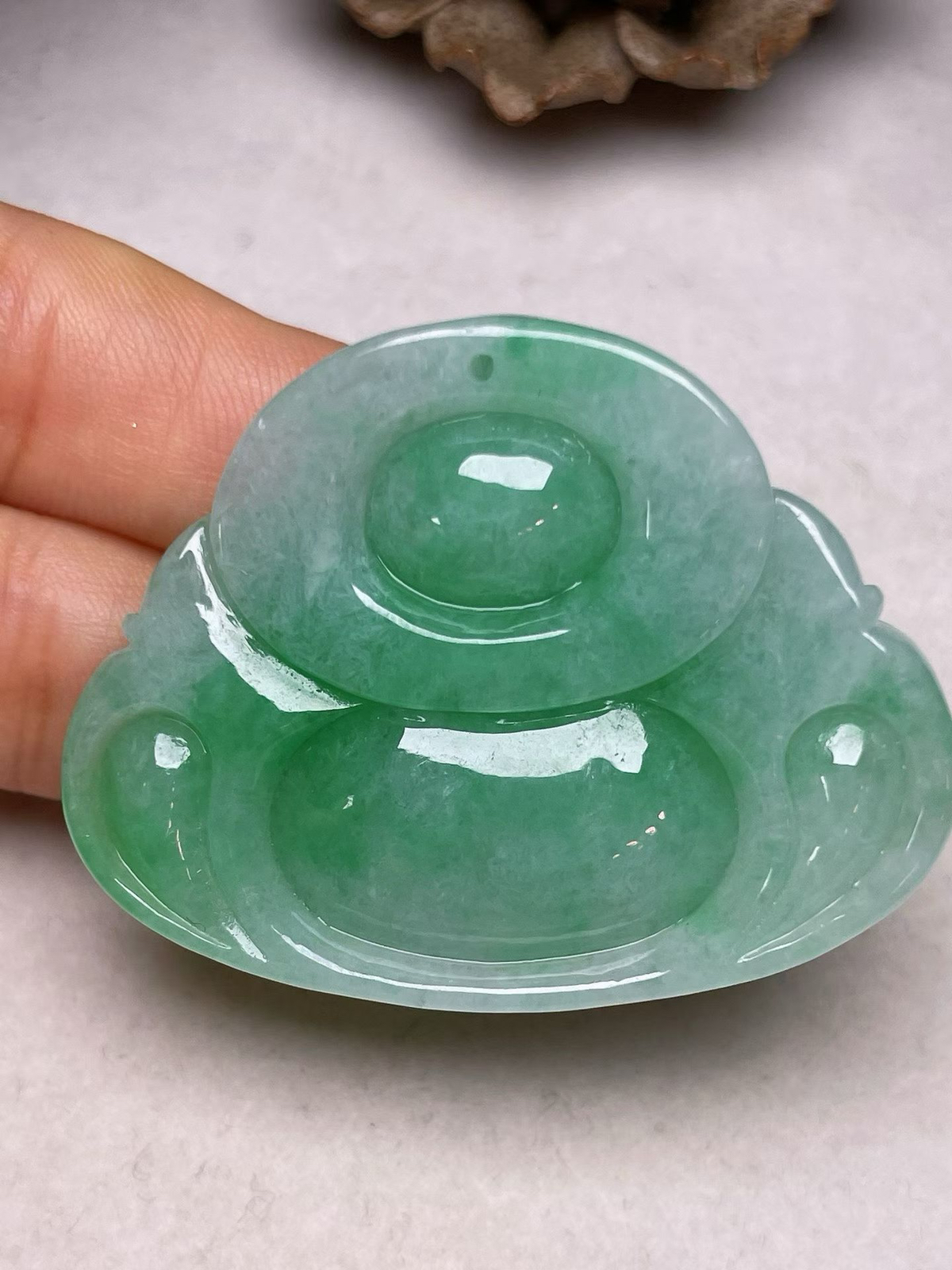 冰糯种飘绿【佛公】吊坠、种水好，玉质细腻 ，卖相好.