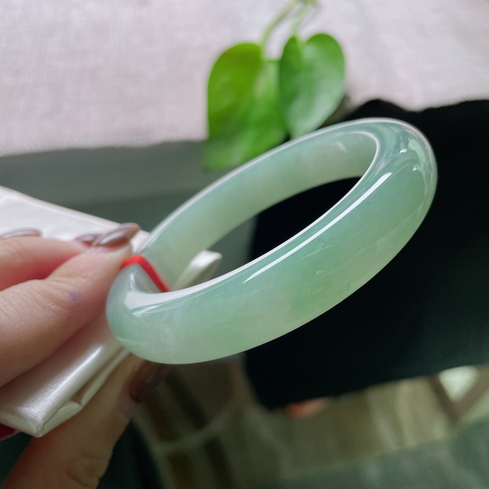 57.6/12.7/9.4，绿底正圈，柔润细腻，如春日野穹，纯净又美好，ss51892a..