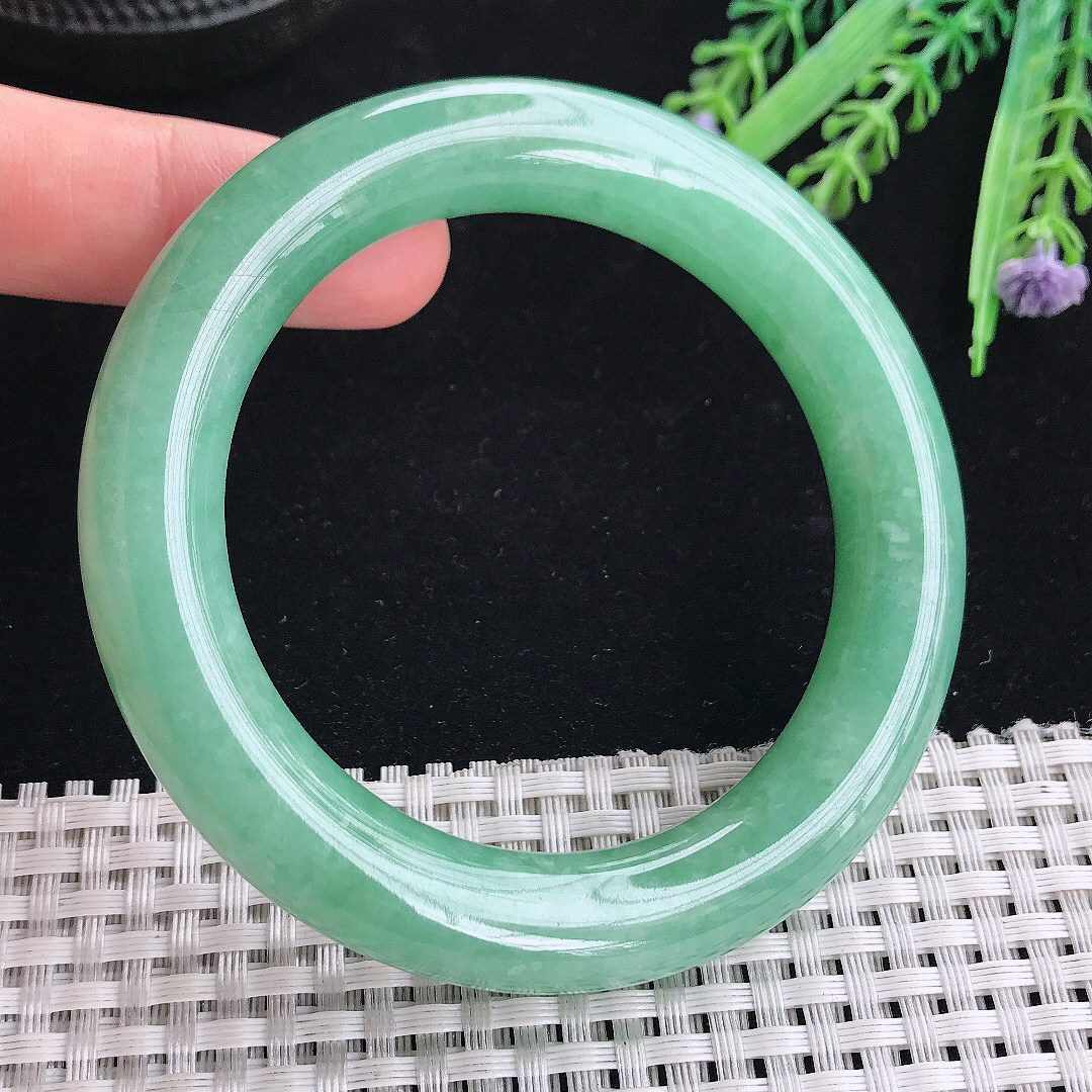 实拍A货翡翠56.5/12/11.6老坑精美冰润满绿圆条手镯翡翠玉镯平安镯