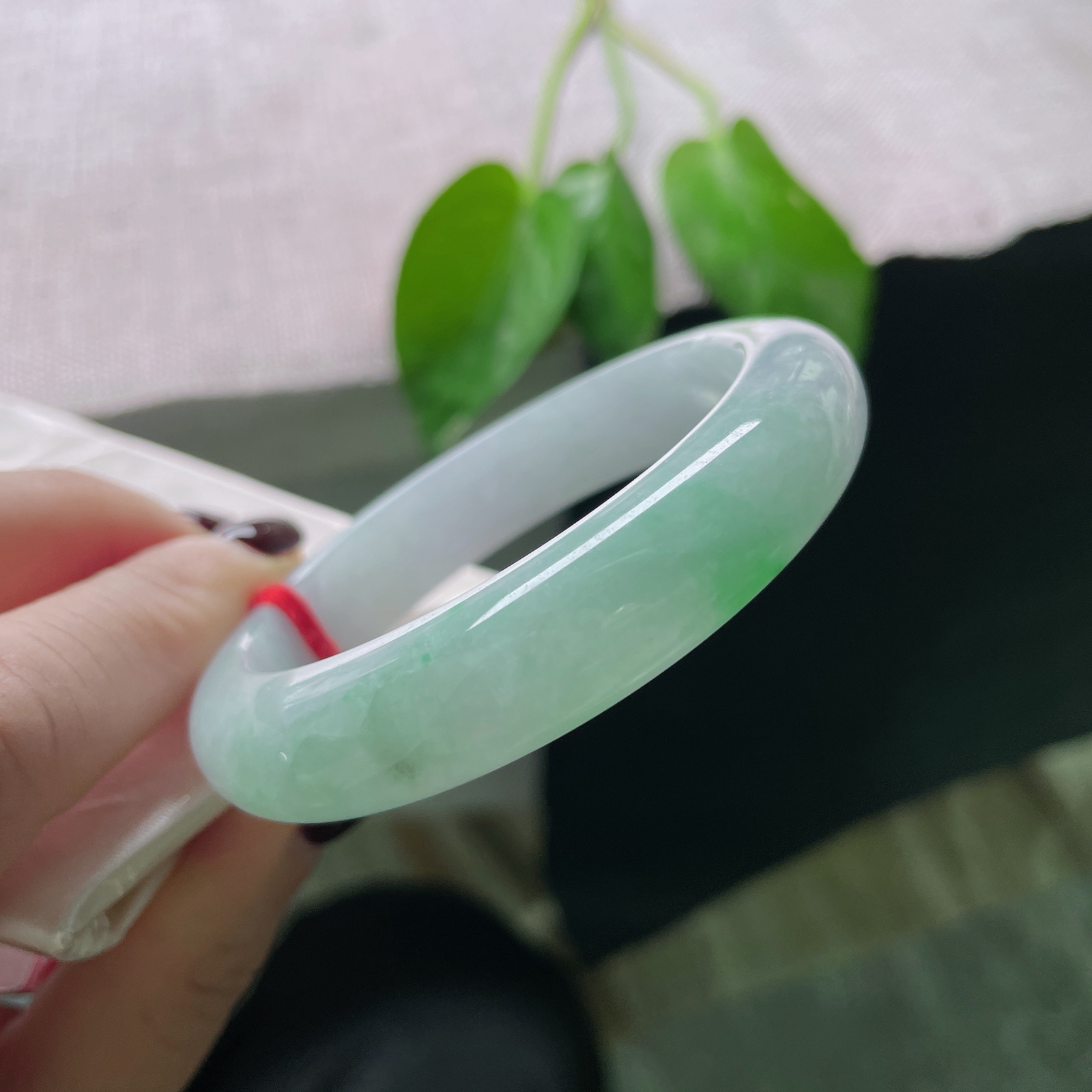 53.8/12.5/8.2，飘阳绿正圈，水头好，肉质细腻干净，鲜活灵动，皮纹，ss49887a..