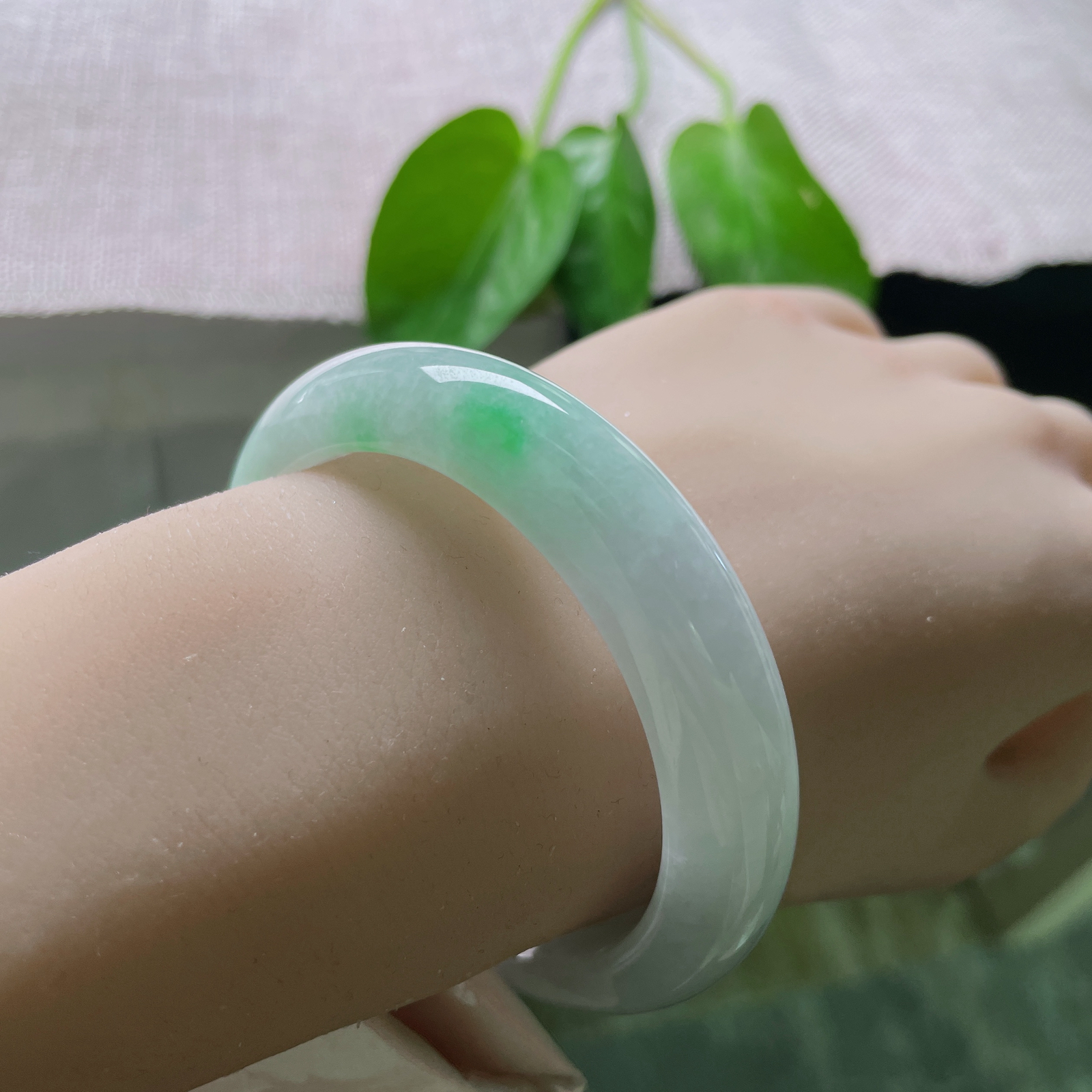 53.8/12.5/8.2，飘阳绿正圈，水头好，肉质细腻干净，鲜活灵动，皮纹，ss49887a..