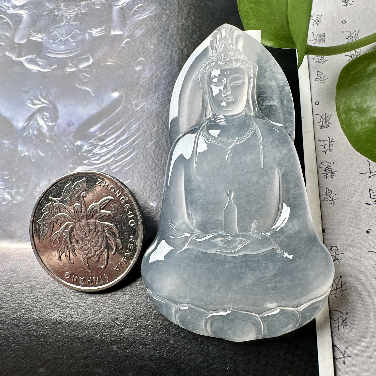 【冰种素衣观音】质地细腻，通透度上佳，冰感十足，适合佩戴