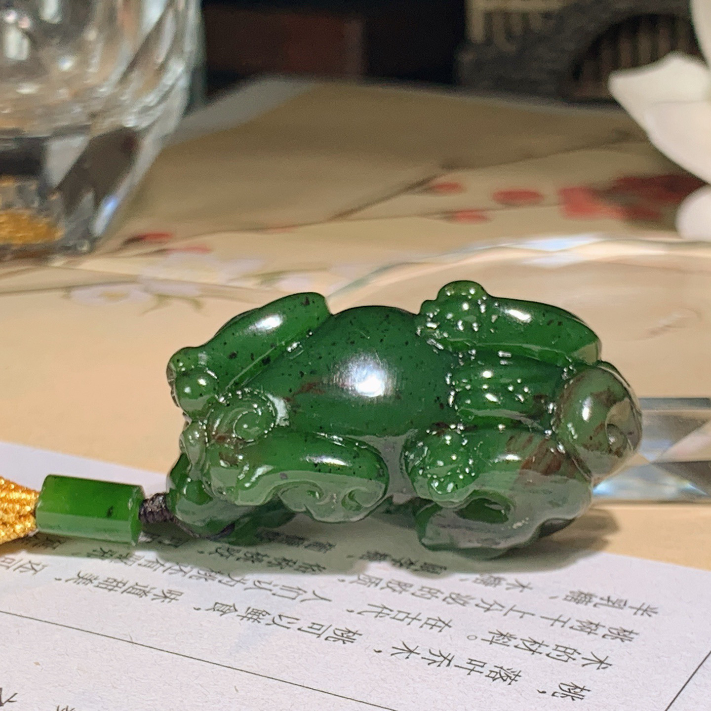 和田玉红皮料阳绿俄罗斯碧玉招财貔貅挂件。尺寸40/21/21重33克 玉质细腻油润。手推出油。佩戴高端典雅。lt260428