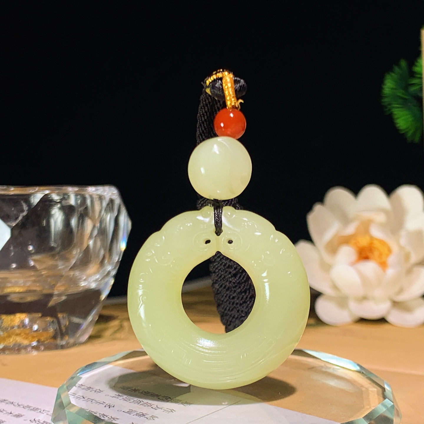 新疆和田玉若羌黄口料双龙守护挂件。尺寸35/9重22.5克 玉质细腻油润。手推出油。佩戴高端典雅。l