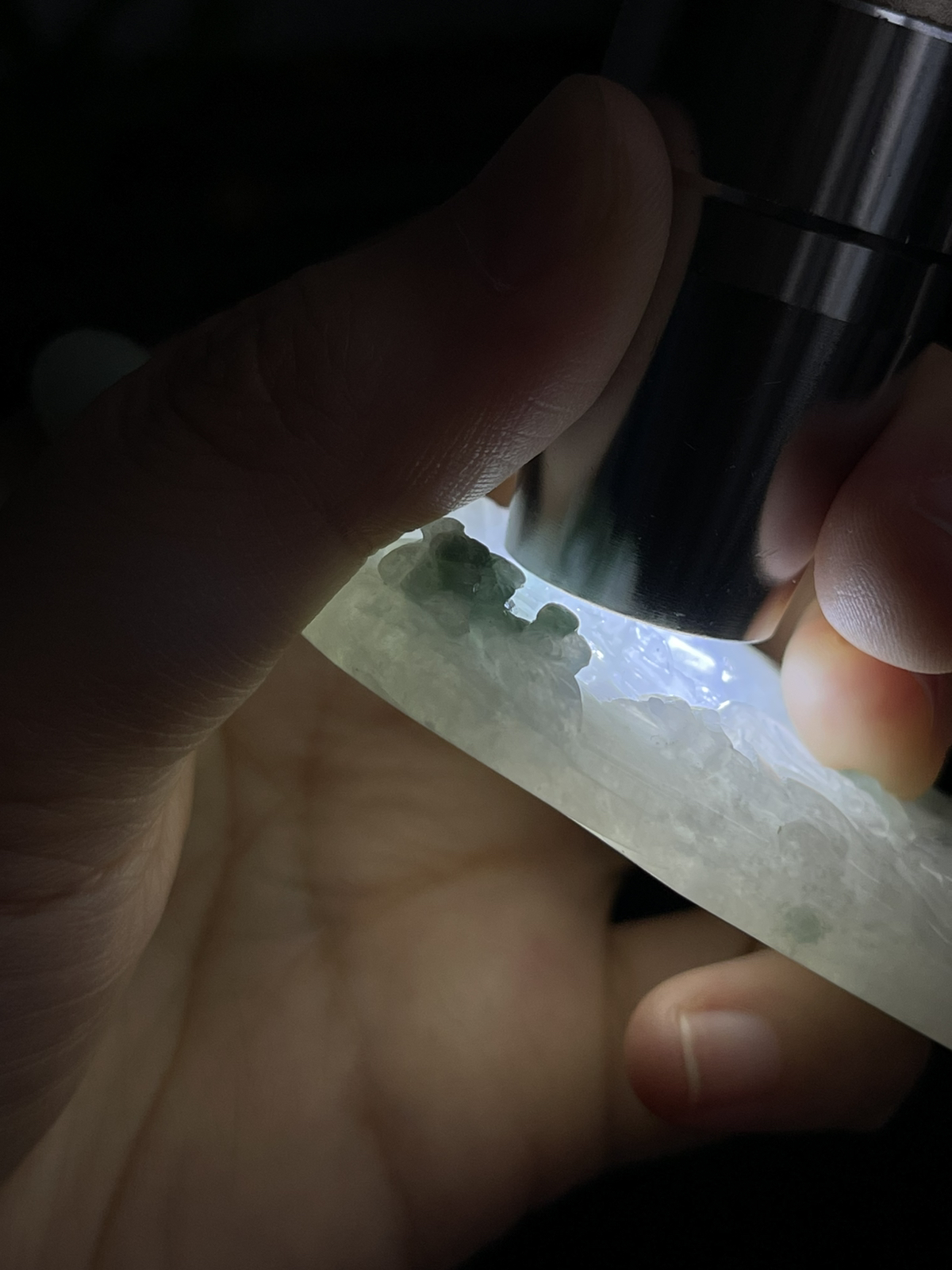 翡翠糯化种飘绿吊坠，配珠未测