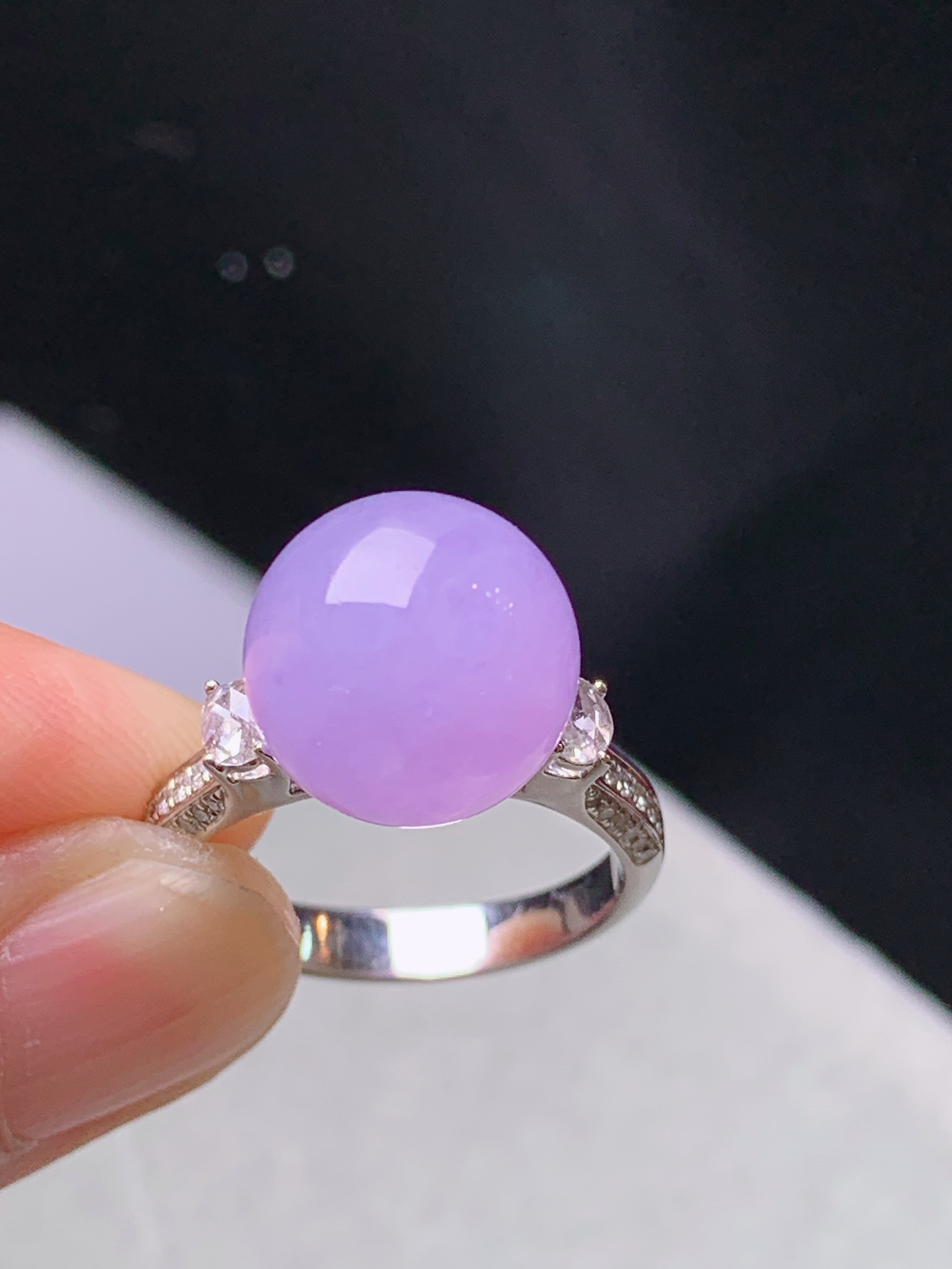 18k金钻镶嵌紫罗兰圆珠戒指 玉质细腻 色泽艳丽清新 水润亮眼 圈口14 整体尺寸11.5c4
