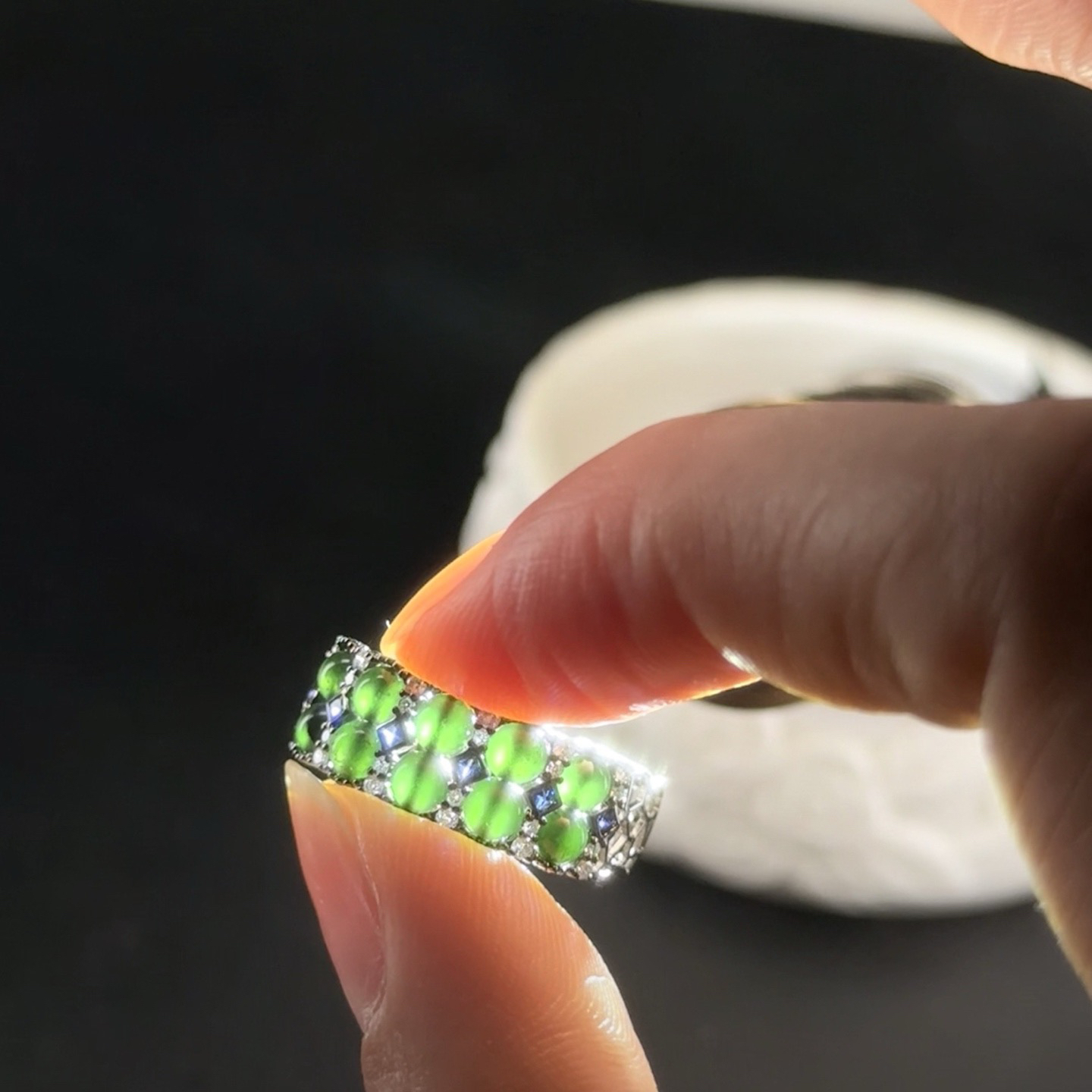 精品18k墨翠珠子女戒 种好色正 黑度极好 打灯通透 油性十足