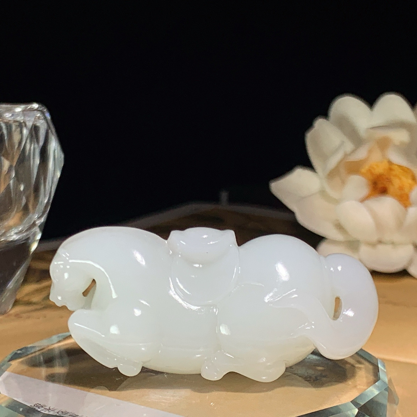 新疆和田玉羊脂白马到成功马挂件。尺寸53/20/21重33.5克 玉质细腻油润。手推出油。佩戴高端典