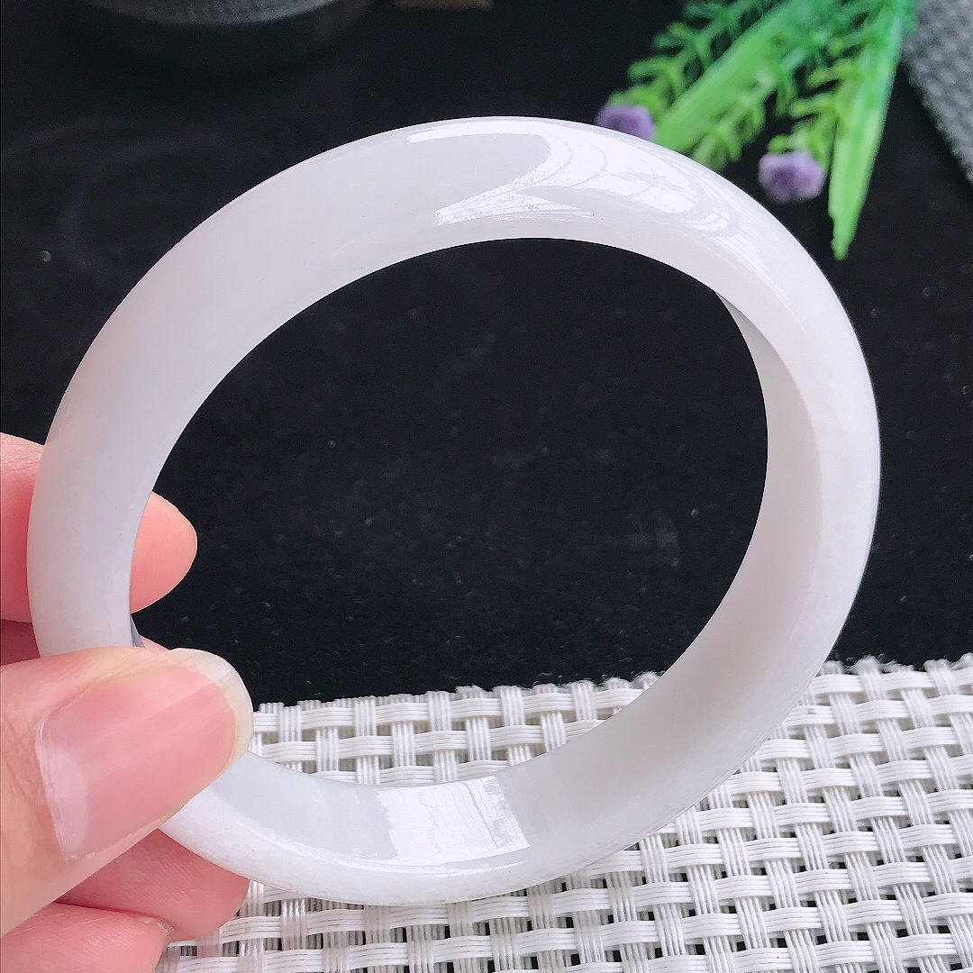 实拍A货翡翠63/14/8大圈口老坑秀气温润月光白手镯宽边玉镯平安镯