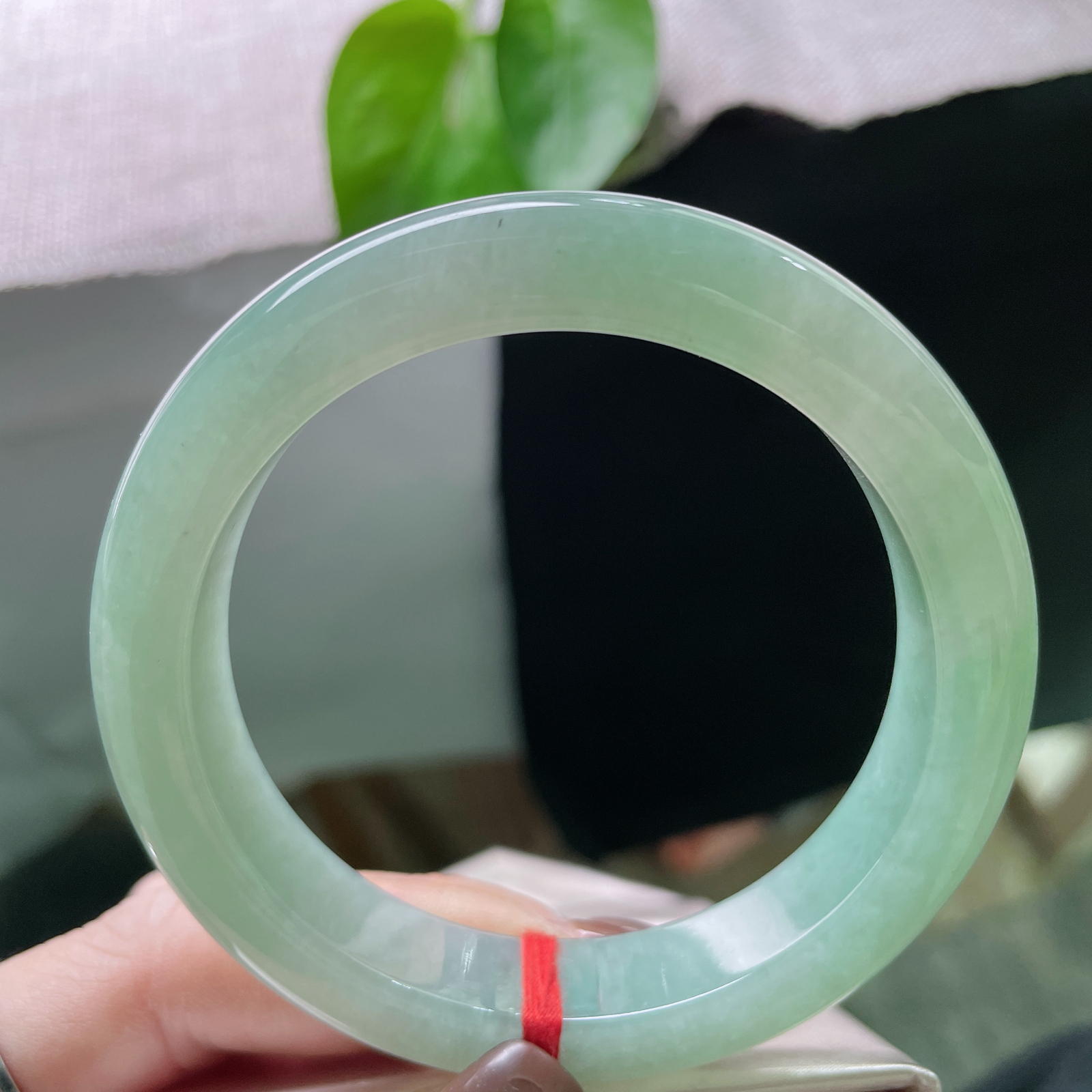 57.6/12.7/9.4，绿底正圈，柔润细腻，如春日野穹，纯净又美好，ss51892a..