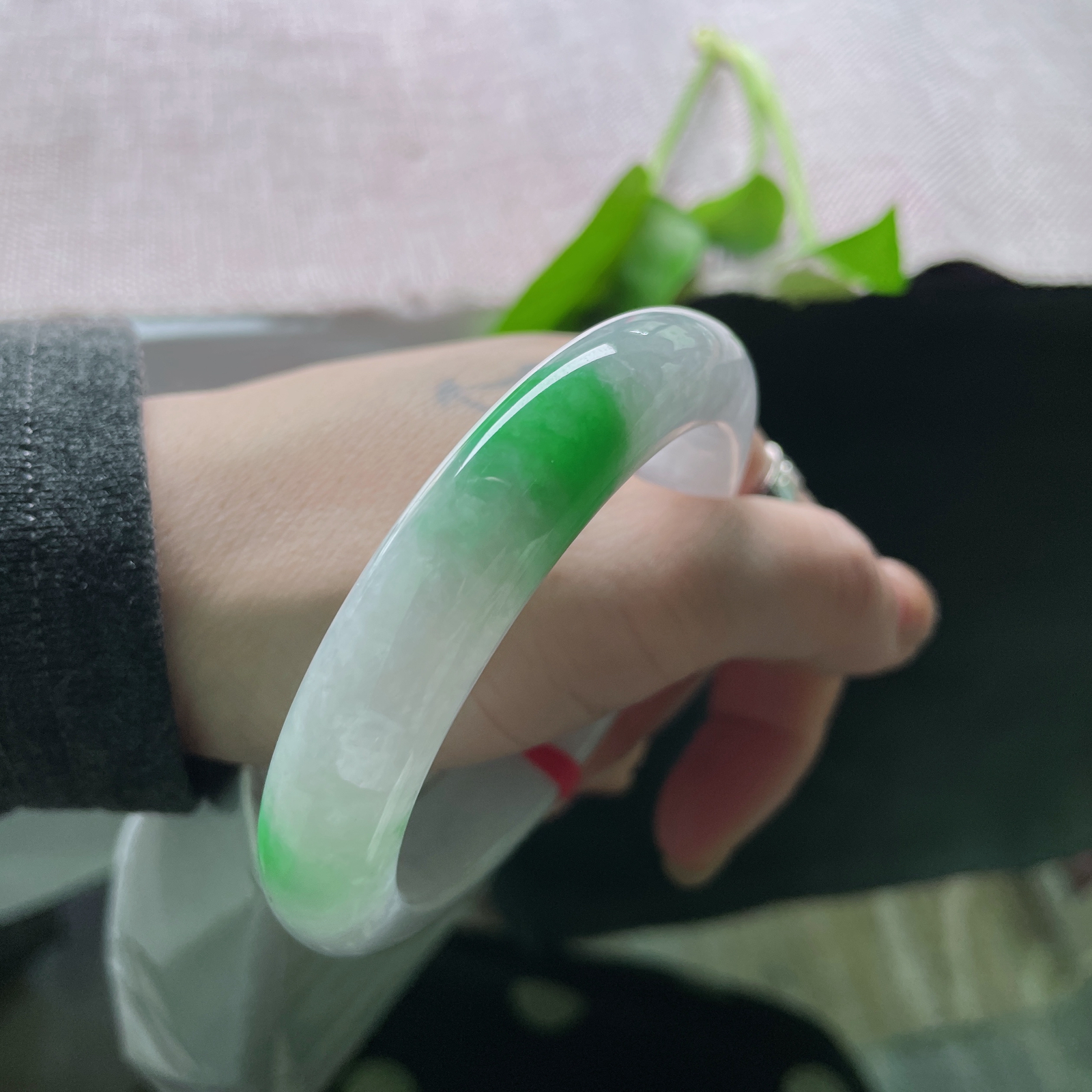 56/11.9/9.2，白底青正圈，青翠欲滴，版型厚装，佩戴端庄大气，经典，晶体纹，ss48845a..