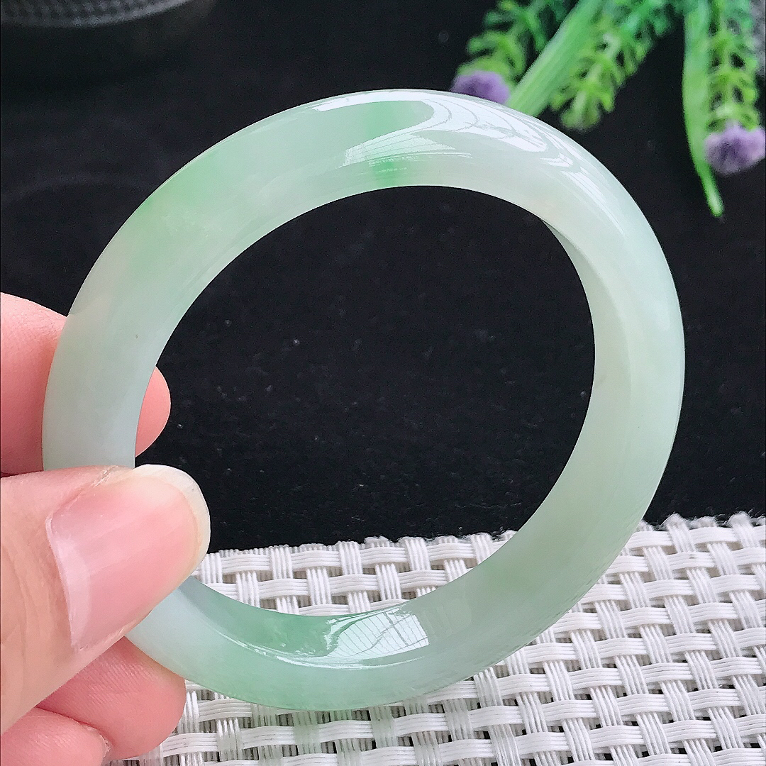 实拍A货翡翠51.5/10.6/8.2小圈口老坑冰胶水灵飘绿手镯翡翠玉镯手环