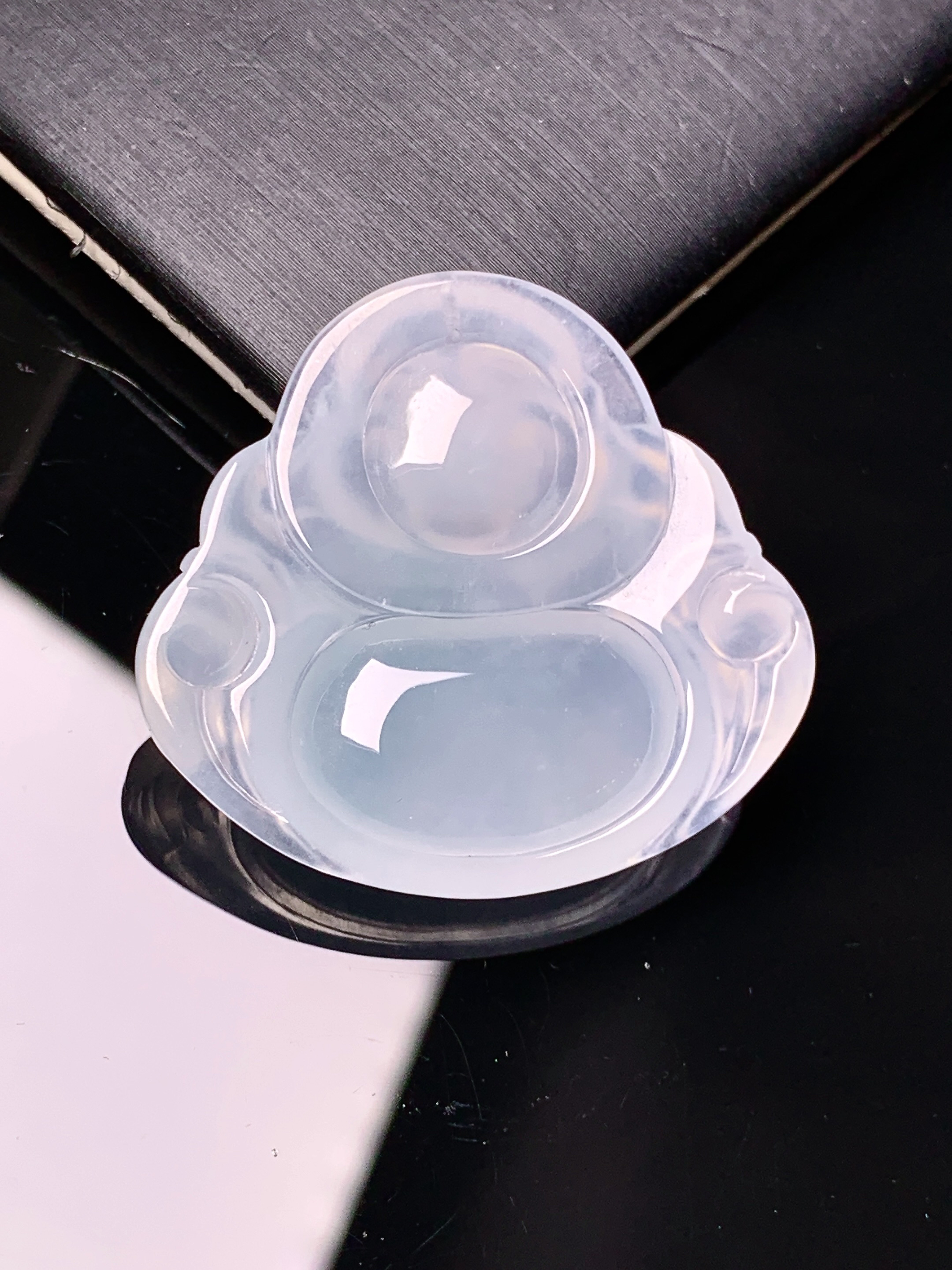 冰种佛公吊坠 玉质细腻 色泽艳丽清新 水润亮眼 整体尺寸29.5*32*6.2x1