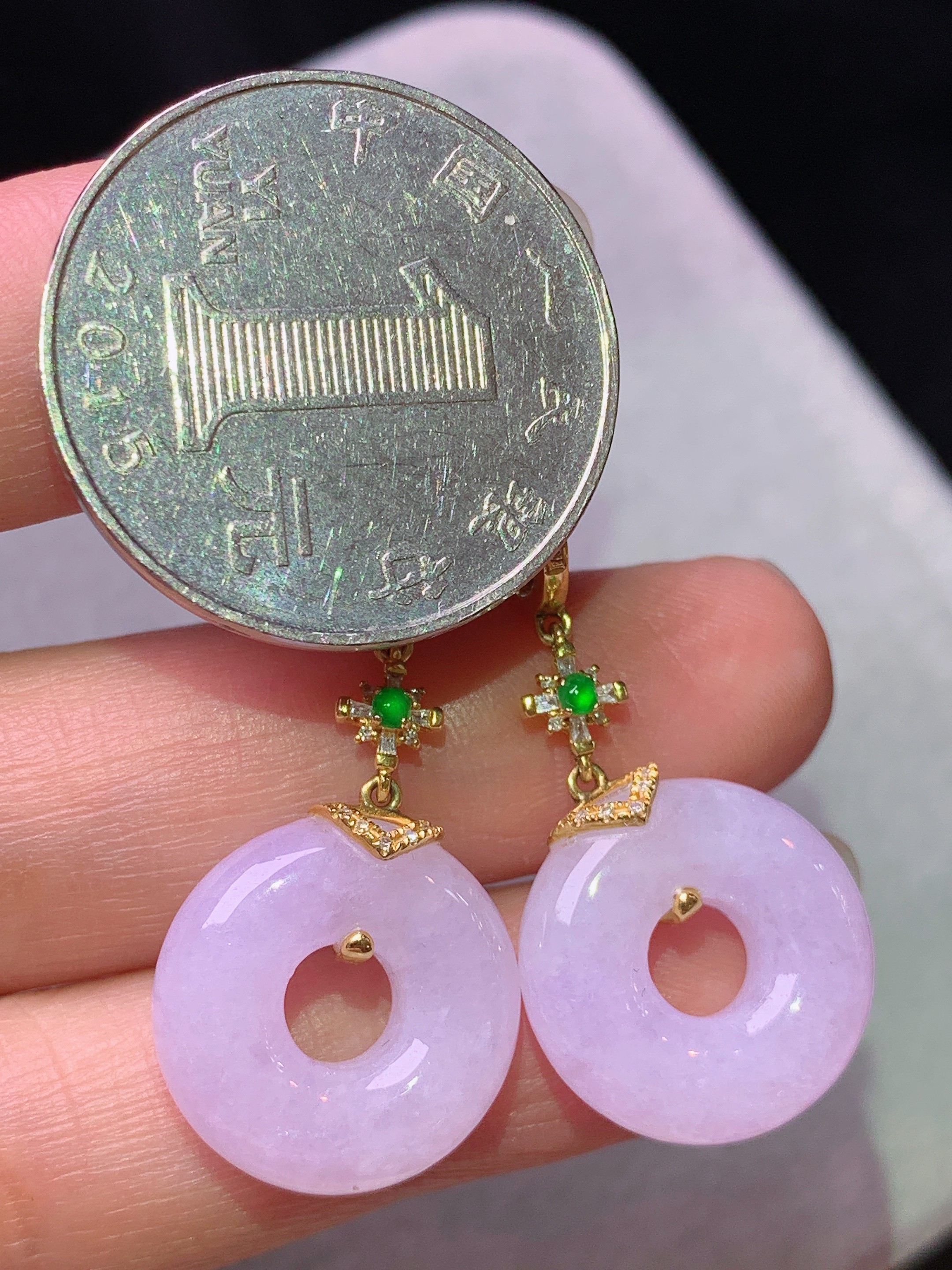 18k金钻镶嵌淡紫罗兰平安环耳坠 吊坠 玉质细腻 色泽艳丽清新 水润亮眼 整体尺寸37.2*16*5.5b1