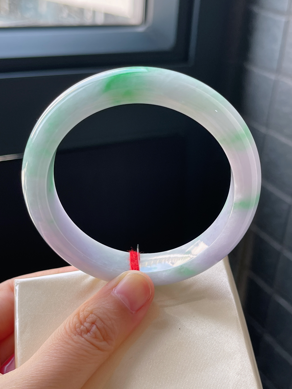 正圈57.7圈口，翡翠糯化种淡紫色春带彩手镯