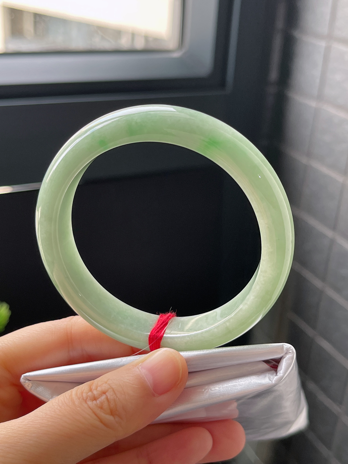 正圈56圈口，翡翠糯化种果绿色手镯