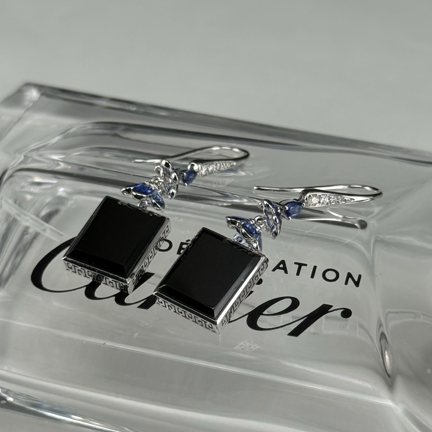 精品18k墨翠耳坠 种好色正 黑度极好 打灯通透 油性十足 尺寸12.3