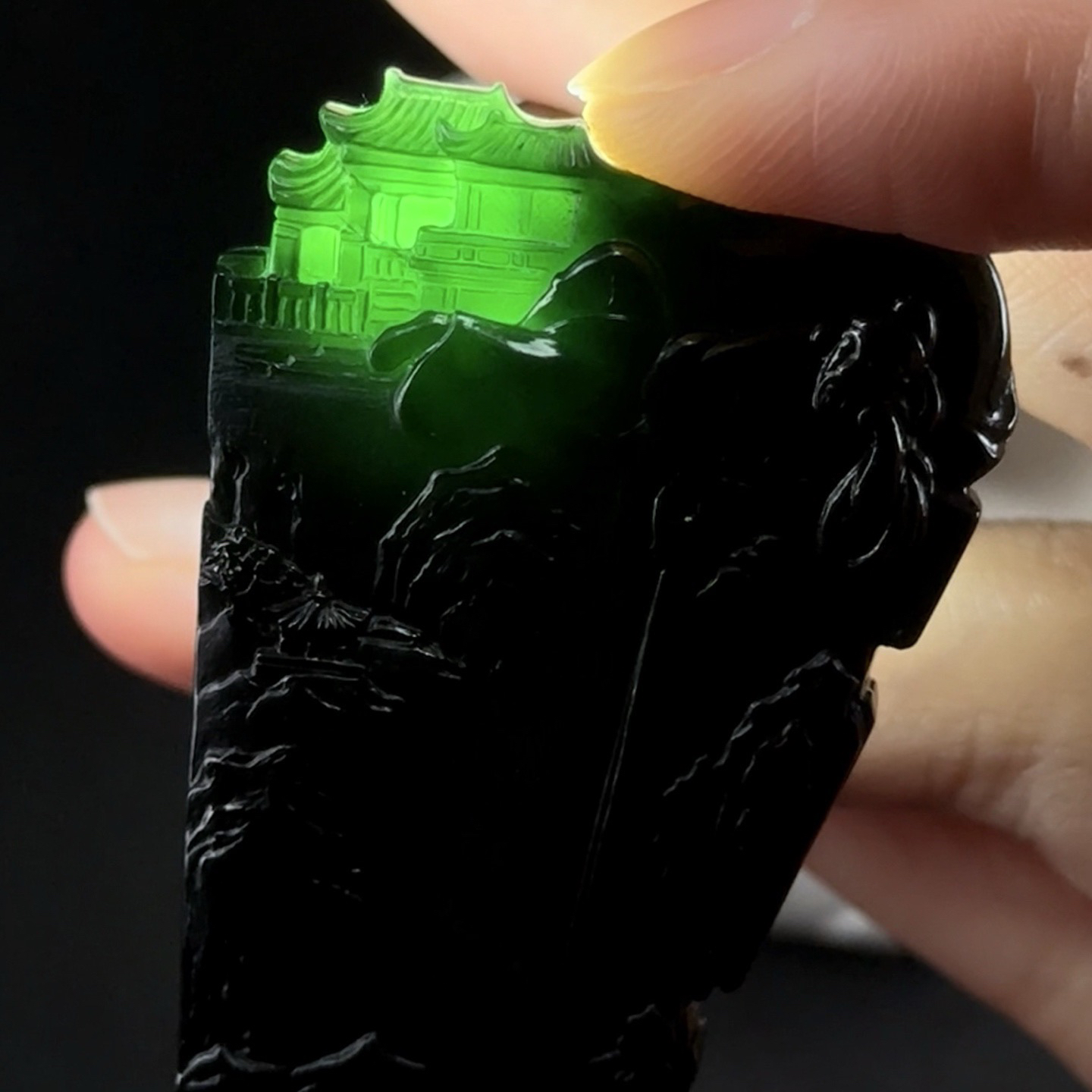 精品墨翠山水牌 种好色正 黑度极好 打灯通透 油性十足  尺寸54.7