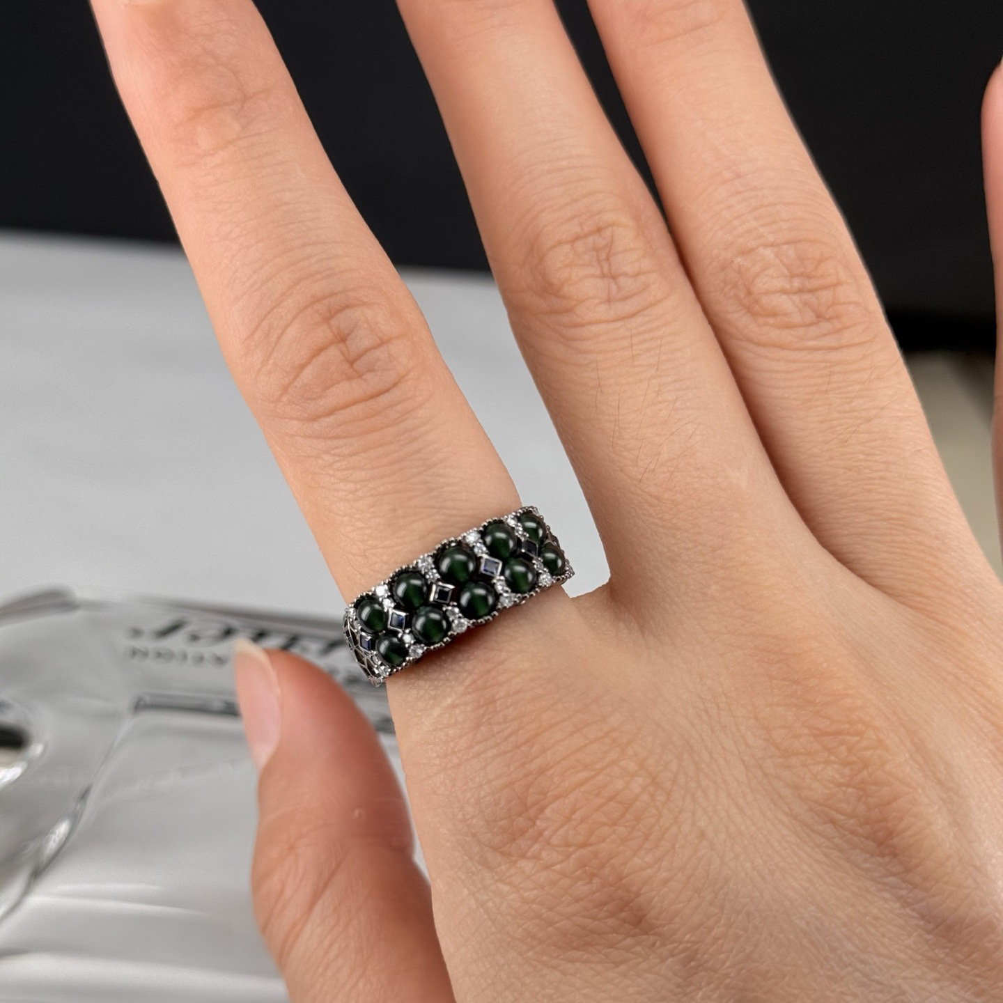 精品18k墨翠珠子女戒 种好色正 黑度极好 打灯通透 油性十足